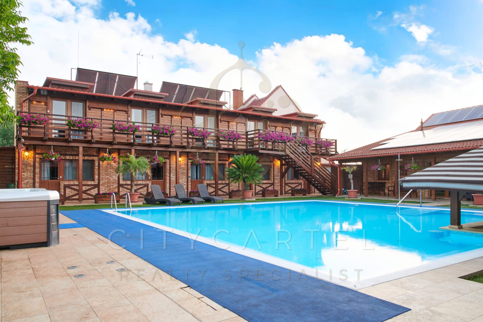 A fájl már létezik a célhelyen: import/kepek/vizjeles_5408650.jpg
For sale Hotel, guesthouse Ladánybene  755 m<sup>2</sup> 1200000 EUR