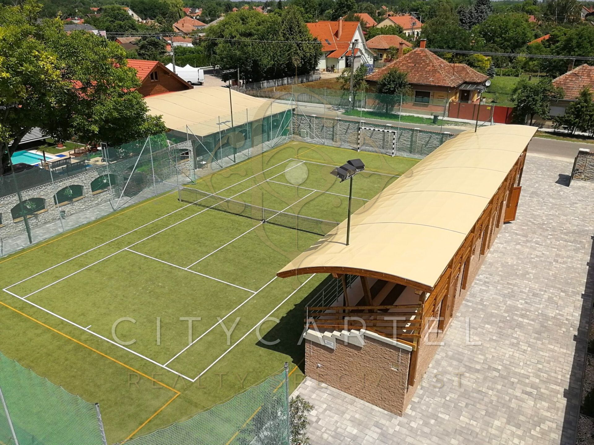 A fájl már létezik a célhelyen: import/kepek/vizjeles_5409296.jpg
For sale Hotel, guesthouse Ladánybene  755 m<sup>2</sup> 1200000 EUR