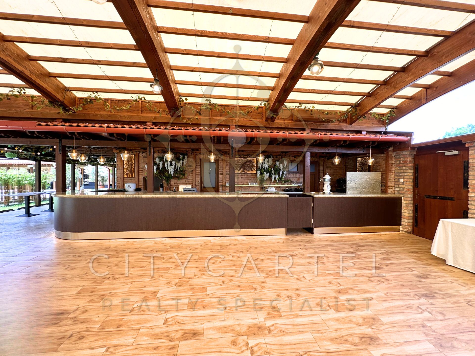 A fájl már létezik a célhelyen: import/kepek/vizjeles_5409299.jpg
For sale Hotel, guesthouse Ladánybene  755 m<sup>2</sup> 1200000 EUR