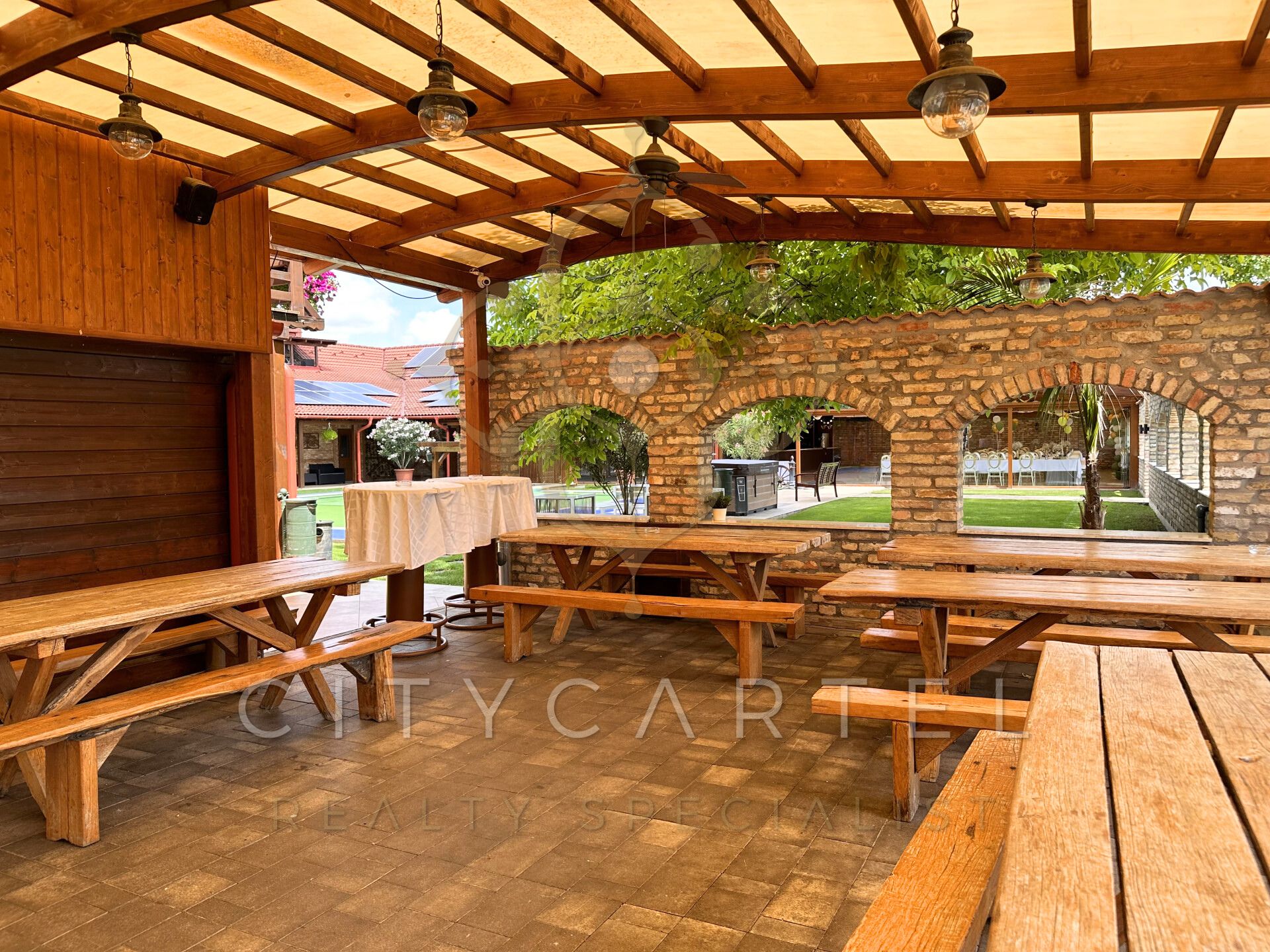 A fájl már létezik a célhelyen: import/kepek/vizjeles_5409300.jpg
For sale Hotel, guesthouse Ladánybene  755 m<sup>2</sup> 1200000 EUR