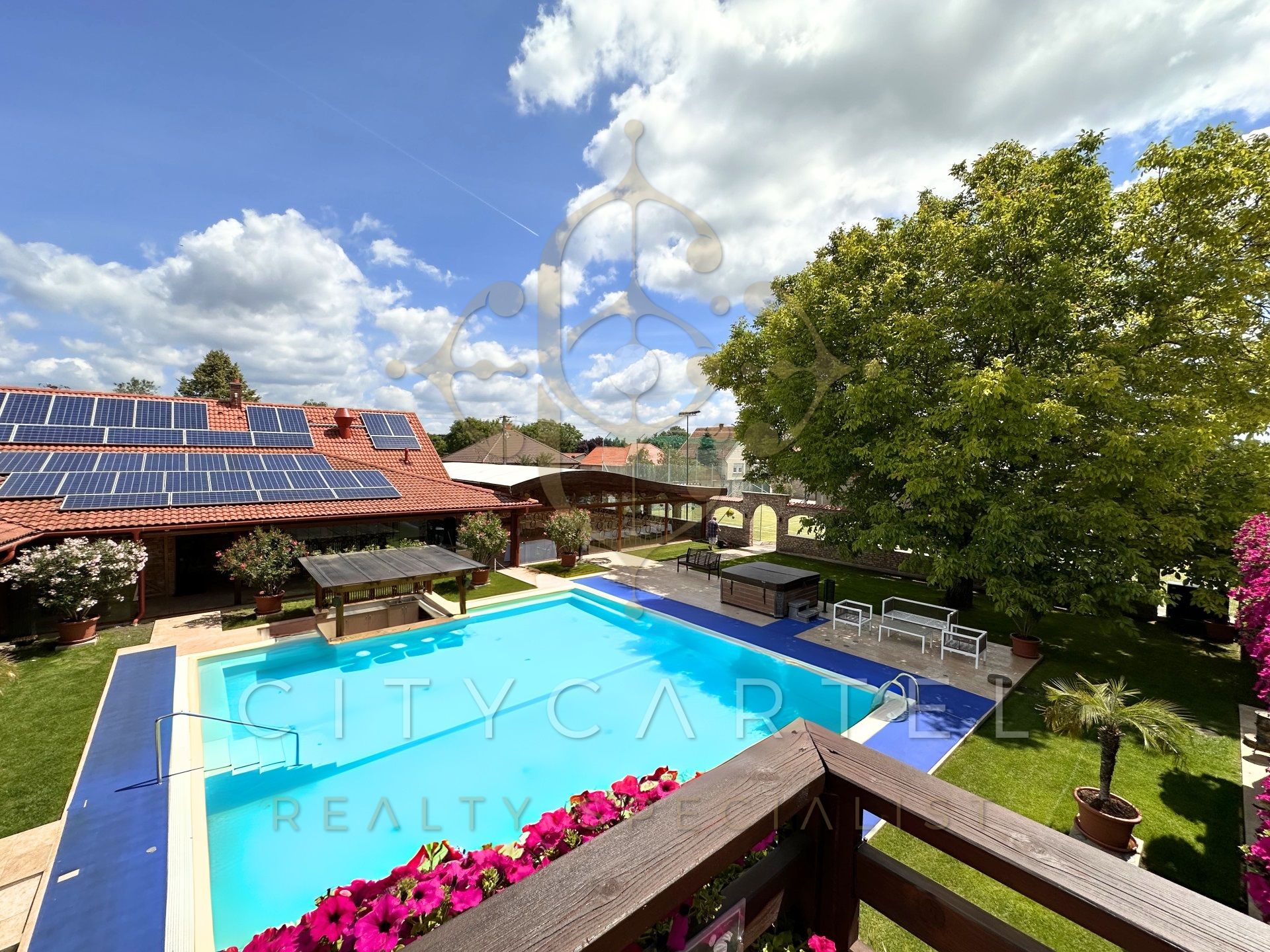 A fájl már létezik a célhelyen: import/kepek/vizjeles_5409301.jpg
For sale Hotel, guesthouse Ladánybene  755 m<sup>2</sup> 1200000 EUR