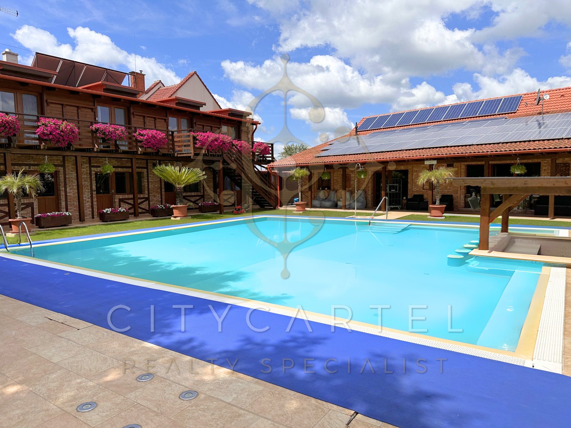 A fájl már létezik a célhelyen: import/kepek/vizjeles_5410328.jpg
For sale Hotel, guesthouse Ladánybene  755 m<sup>2</sup> 1200000 EUR
