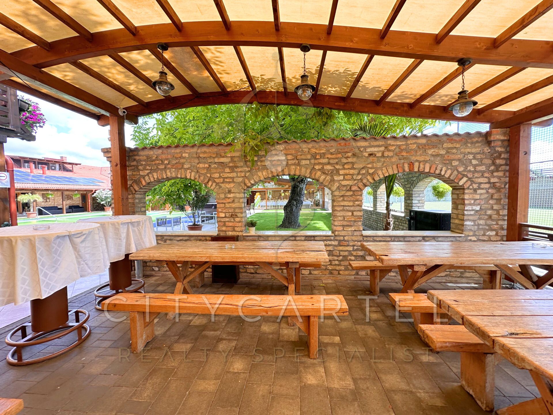 A fájl már létezik a célhelyen: import/kepek/vizjeles_5410330.jpg
For sale Hotel, guesthouse Ladánybene  755 m<sup>2</sup> 1200000 EUR