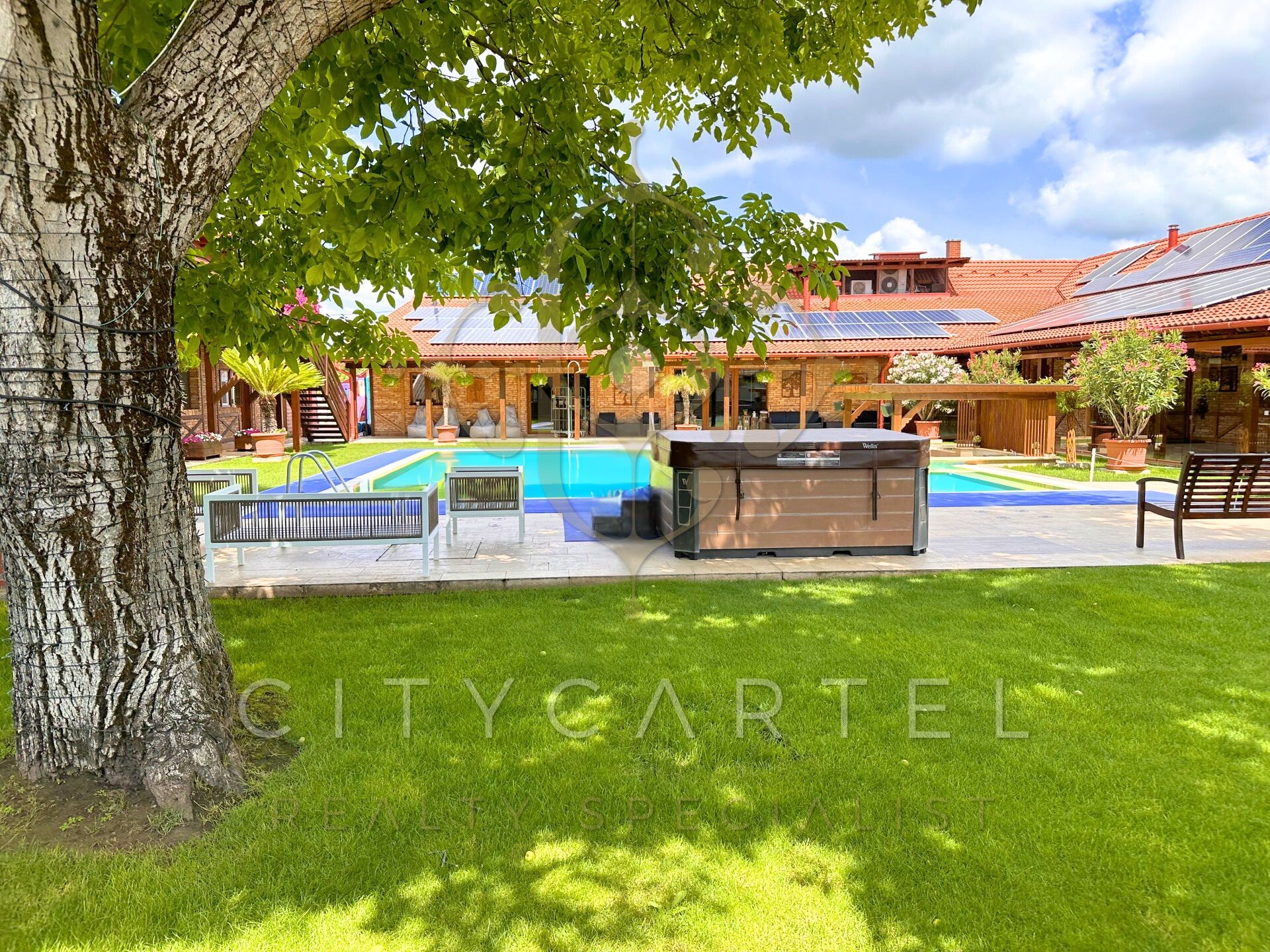 A fájl már létezik a célhelyen: import/kepek/vizjeles_5410333.jpg
For sale Hotel, guesthouse Ladánybene  755 m<sup>2</sup> 1200000 EUR