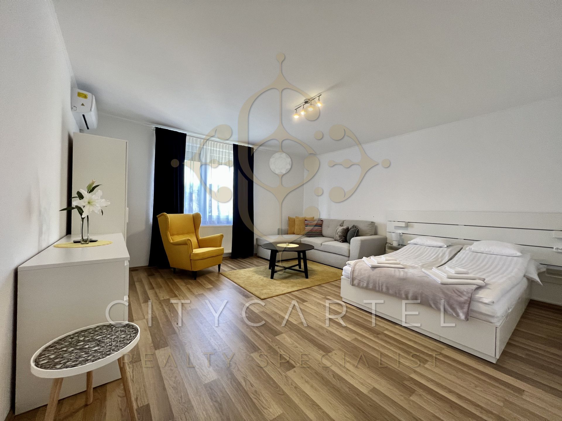 A fájl már létezik a célhelyen: import/kepek/vizjeles_5431284.jpg
For sale house Balatonlelle  340 m<sup>2</sup> 198 millió Ft