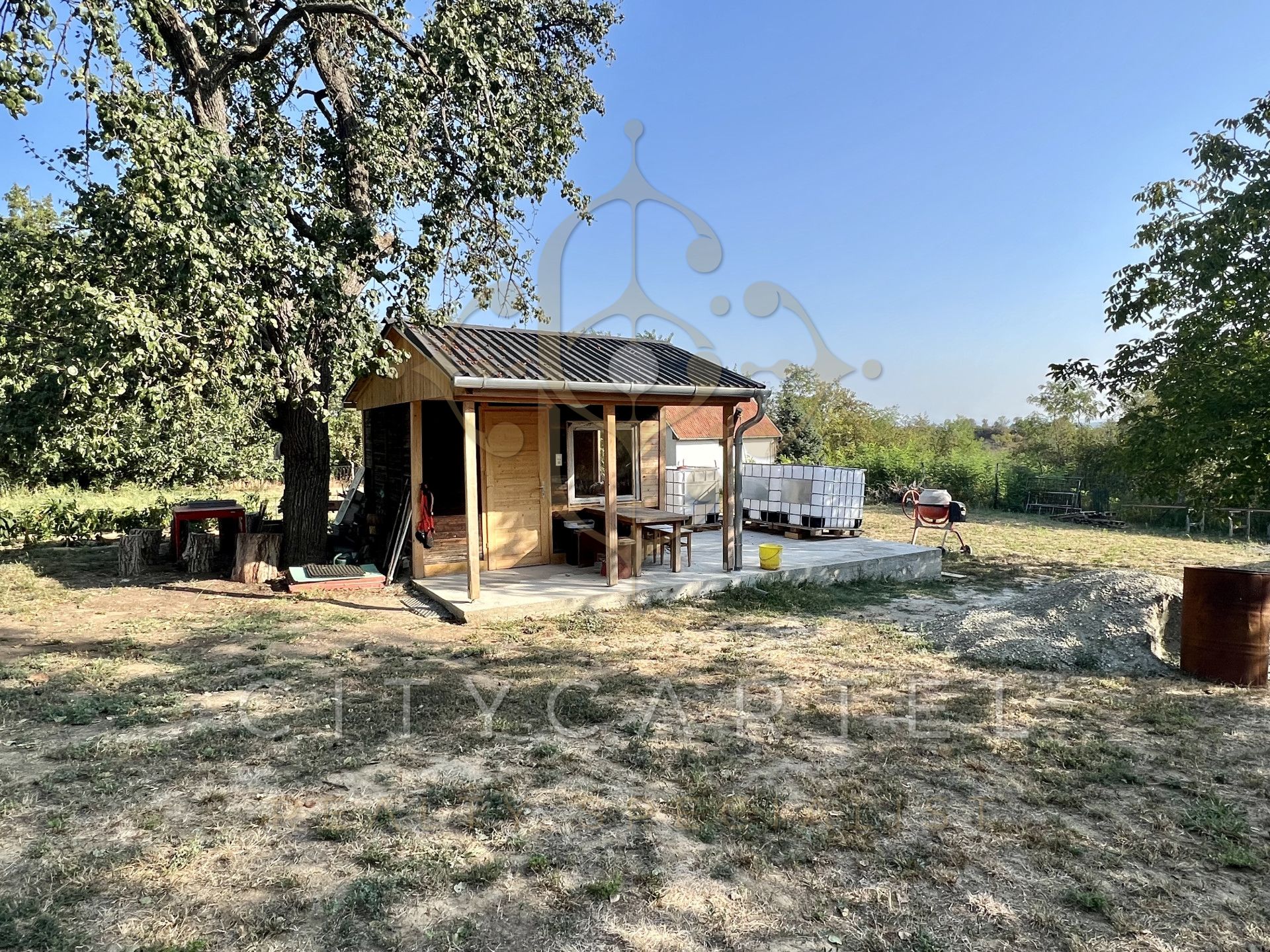 A fájl már létezik a célhelyen: import/kepek/vizjeles_5436600.jpg
Eladó nyaraló Balatonlelle  20 m<sup>2</sup> 29.8 millió Ft