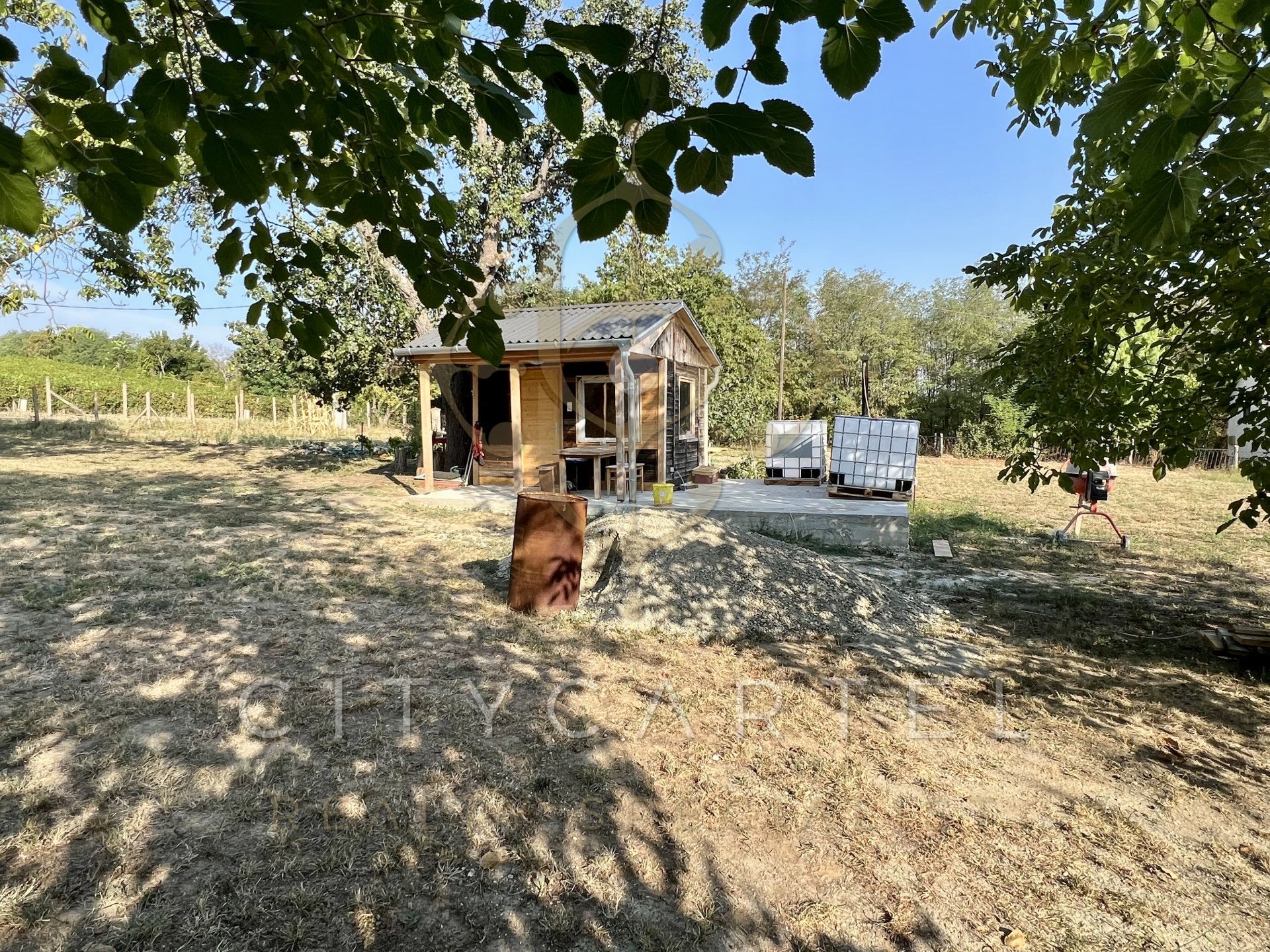 A fájl már létezik a célhelyen: import/kepek/vizjeles_5436602.jpg
Eladó nyaraló Balatonlelle  20 m<sup>2</sup> 29.8 millió Ft