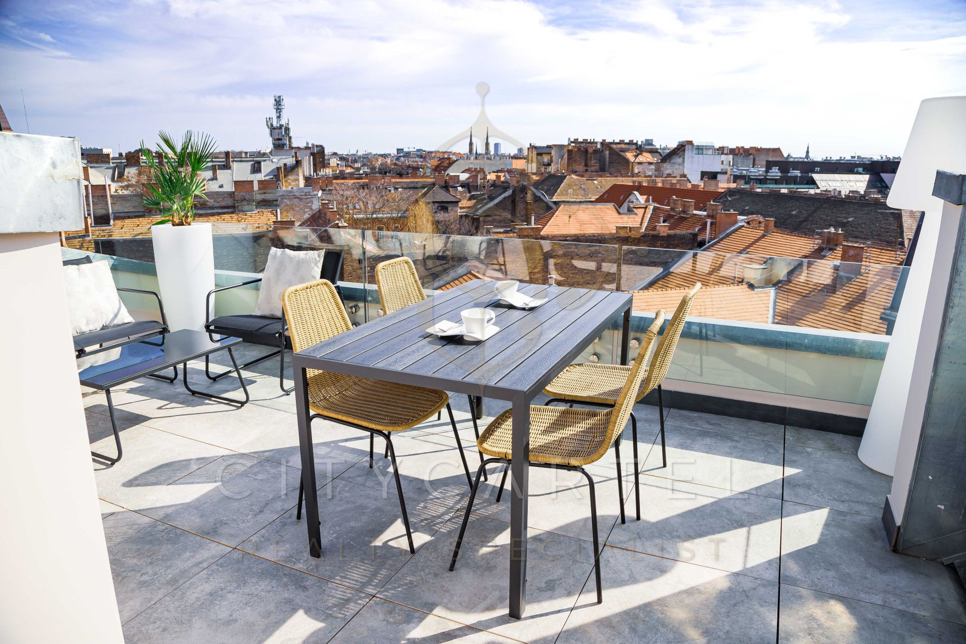 A fájl már létezik a célhelyen: import/kepek/vizjeles_5458205.jpg
For sale flat Budapest, VI. kerület  109 m<sup>2</sup> 410 millió Ft