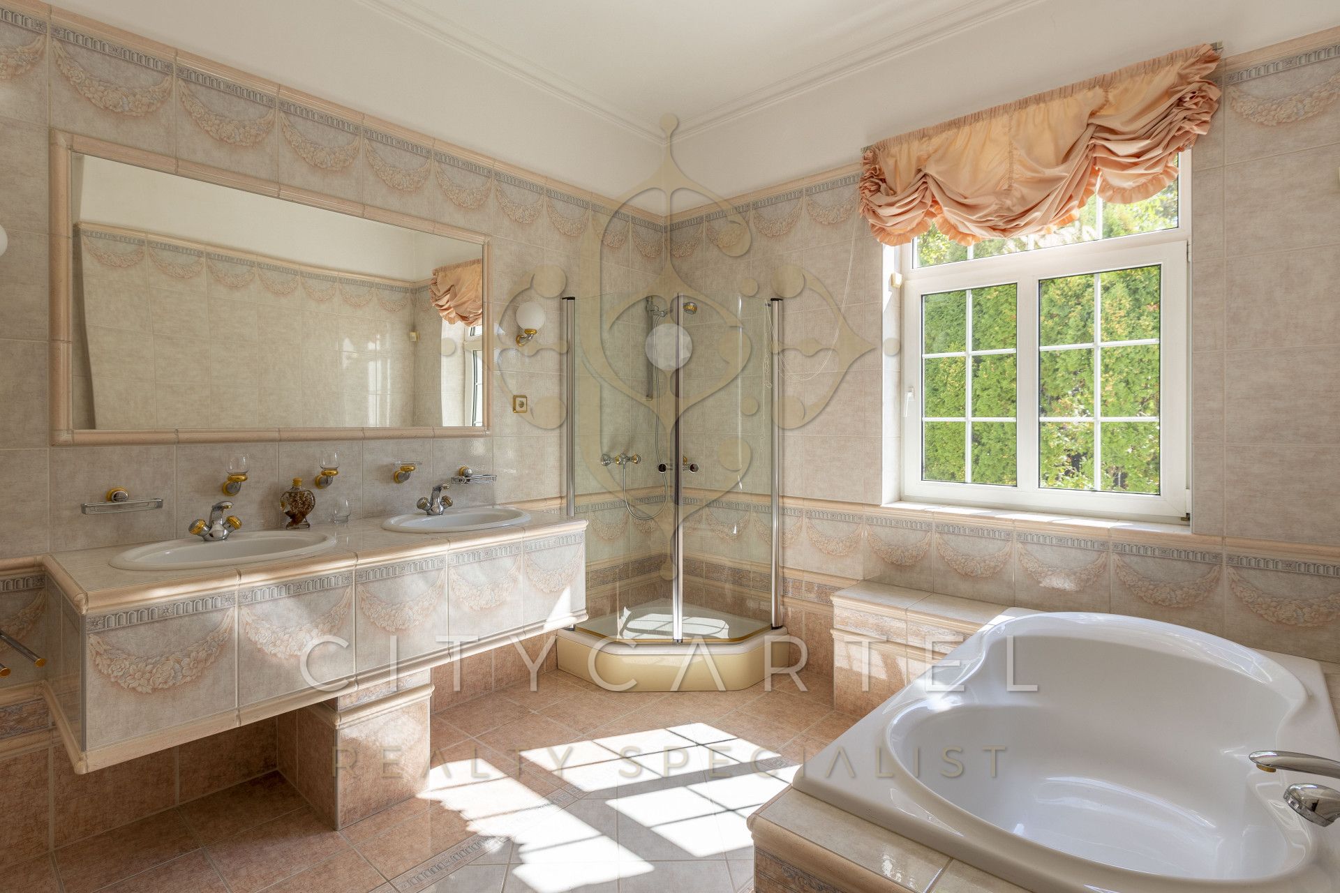 A fájl már létezik a célhelyen: import/kepek/vizjeles_5471660.jpg
For sale Villa, castle, mansion Budapest, II. kerület  913 m<sup>2</sup> 3800000 EUR