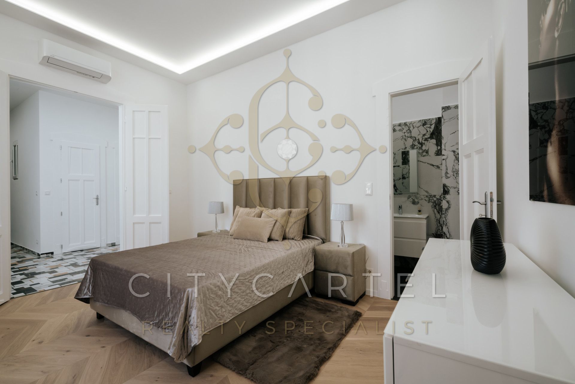 A fájl már létezik a célhelyen: import/kepek/vizjeles_5472834.jpg
For sale flat Budapest, V. kerület  120 m<sup>2</sup> 320 millió Ft