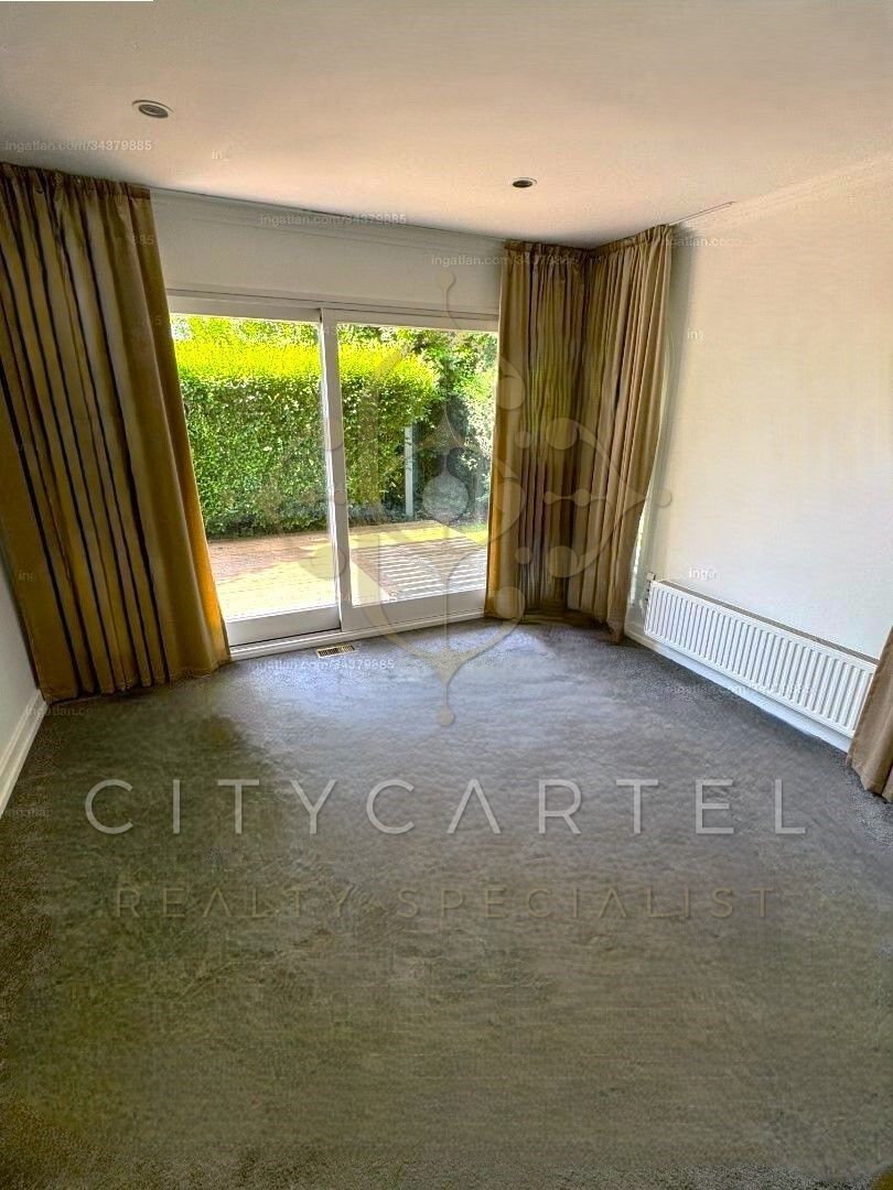 A fájl már létezik a célhelyen: import/kepek/vizjeles_5480634.jpg
For sale house Budapest, II. kerület  456 m<sup>2</sup> 9500 EUR