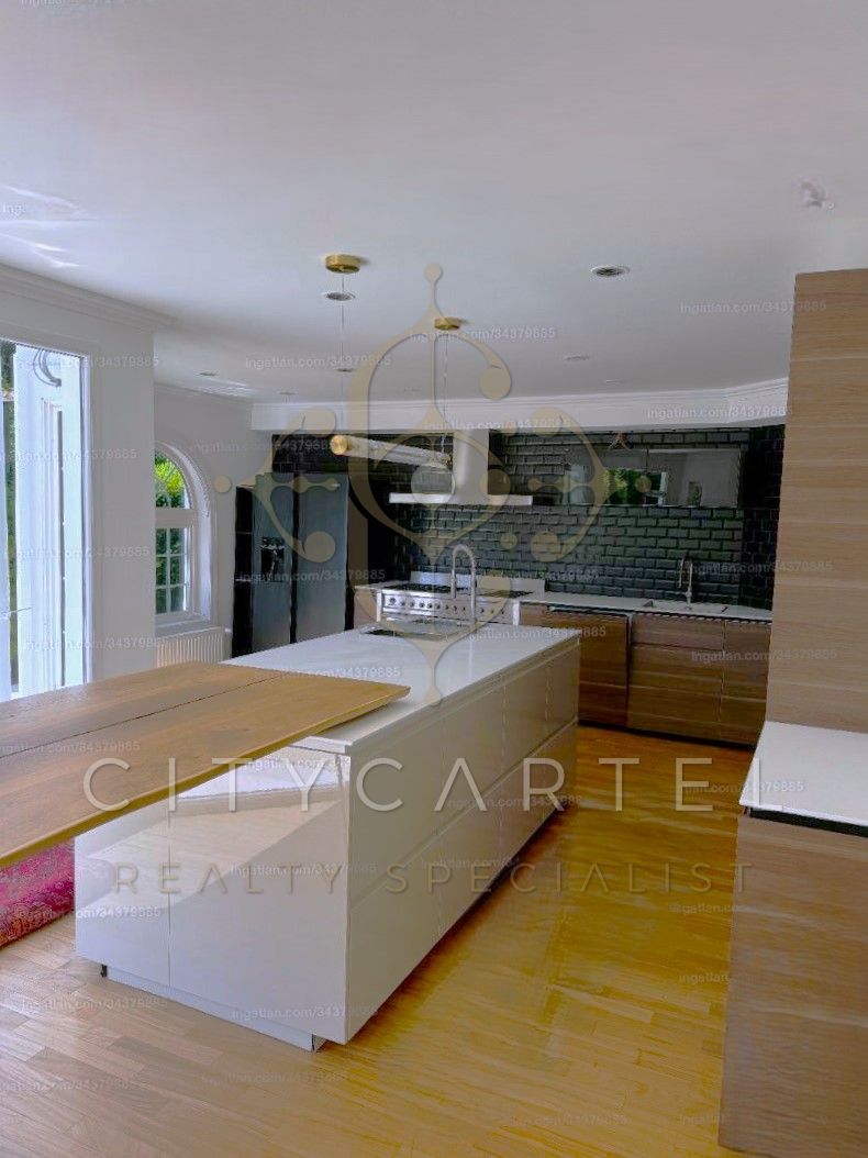 A fájl már létezik a célhelyen: import/kepek/vizjeles_5480695.jpg
For sale house Budapest, II. kerület  456 m<sup>2</sup> 9500 EUR
