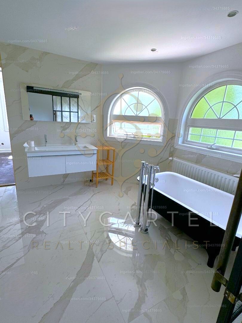 A fájl már létezik a célhelyen: import/kepek/vizjeles_5480696.jpg
For sale house Budapest, II. kerület  456 m<sup>2</sup> 9500 EUR