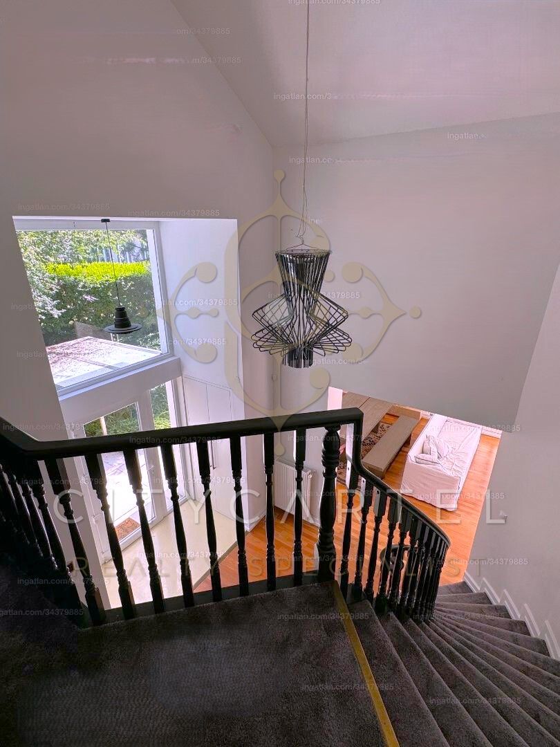 A fájl már létezik a célhelyen: import/kepek/vizjeles_5480698.jpg
For sale house Budapest, II. kerület  456 m<sup>2</sup> 9500 EUR