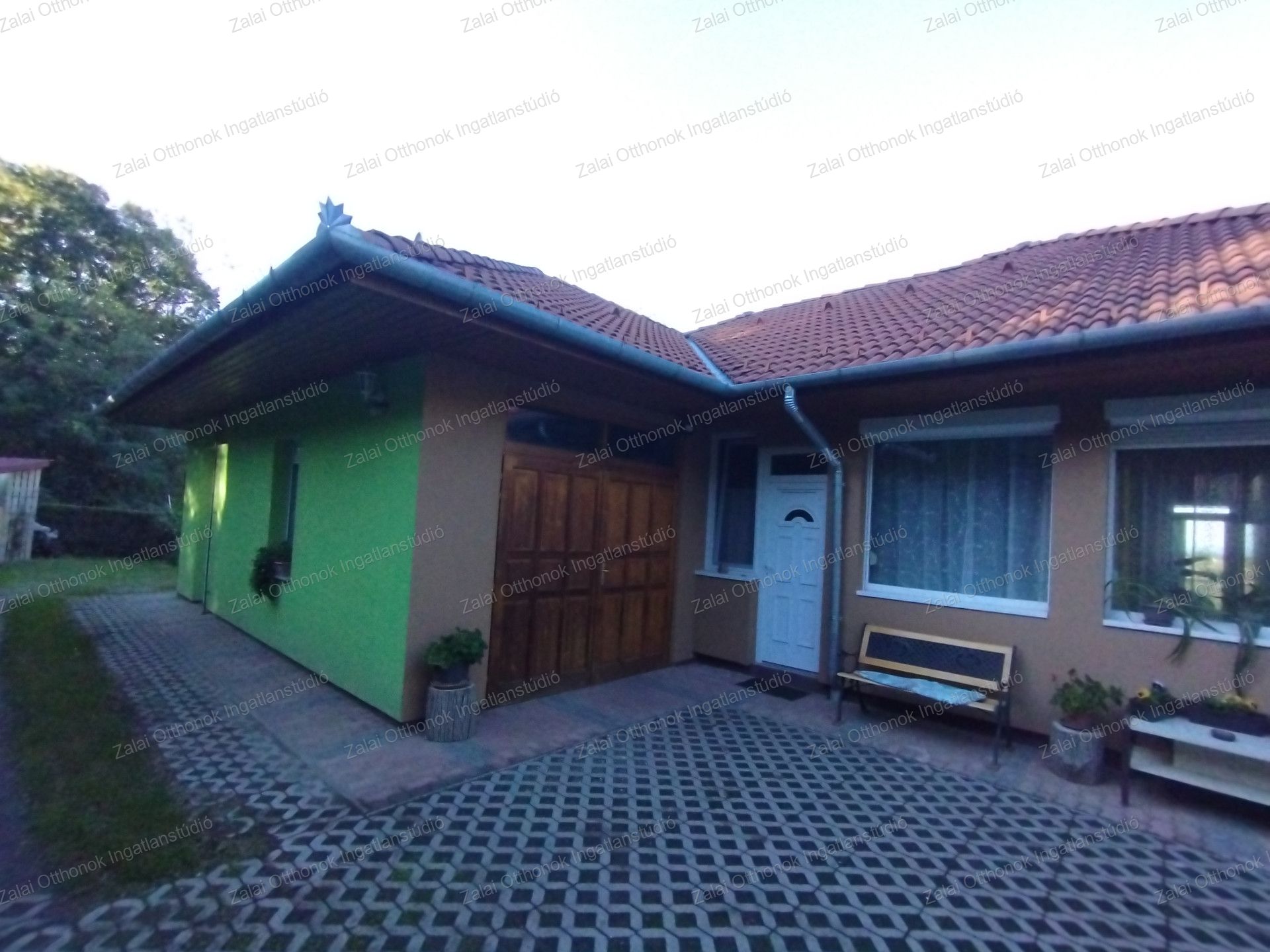 A fájl már létezik a célhelyen: import/kepek/vizjeles_5483004.jpg
For sale house Zalakaros  144 m<sup>2</sup> 74.49 millió Ft