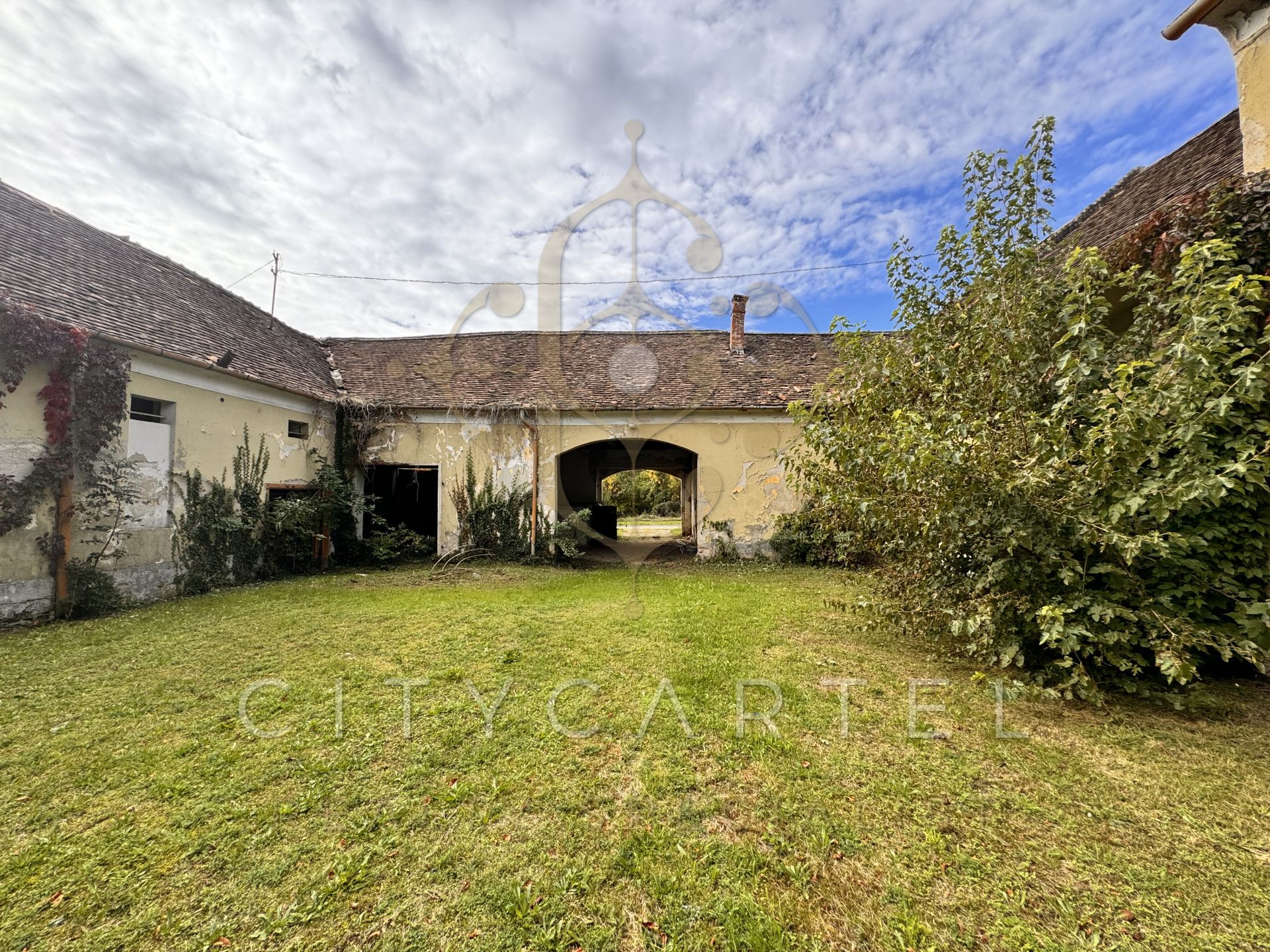 A fájl már létezik a célhelyen: import/kepek/vizjeles_5483428.jpg
For sale Villa, castle, mansion Csepreg  1200 m<sup>2</sup> 159 millió Ft