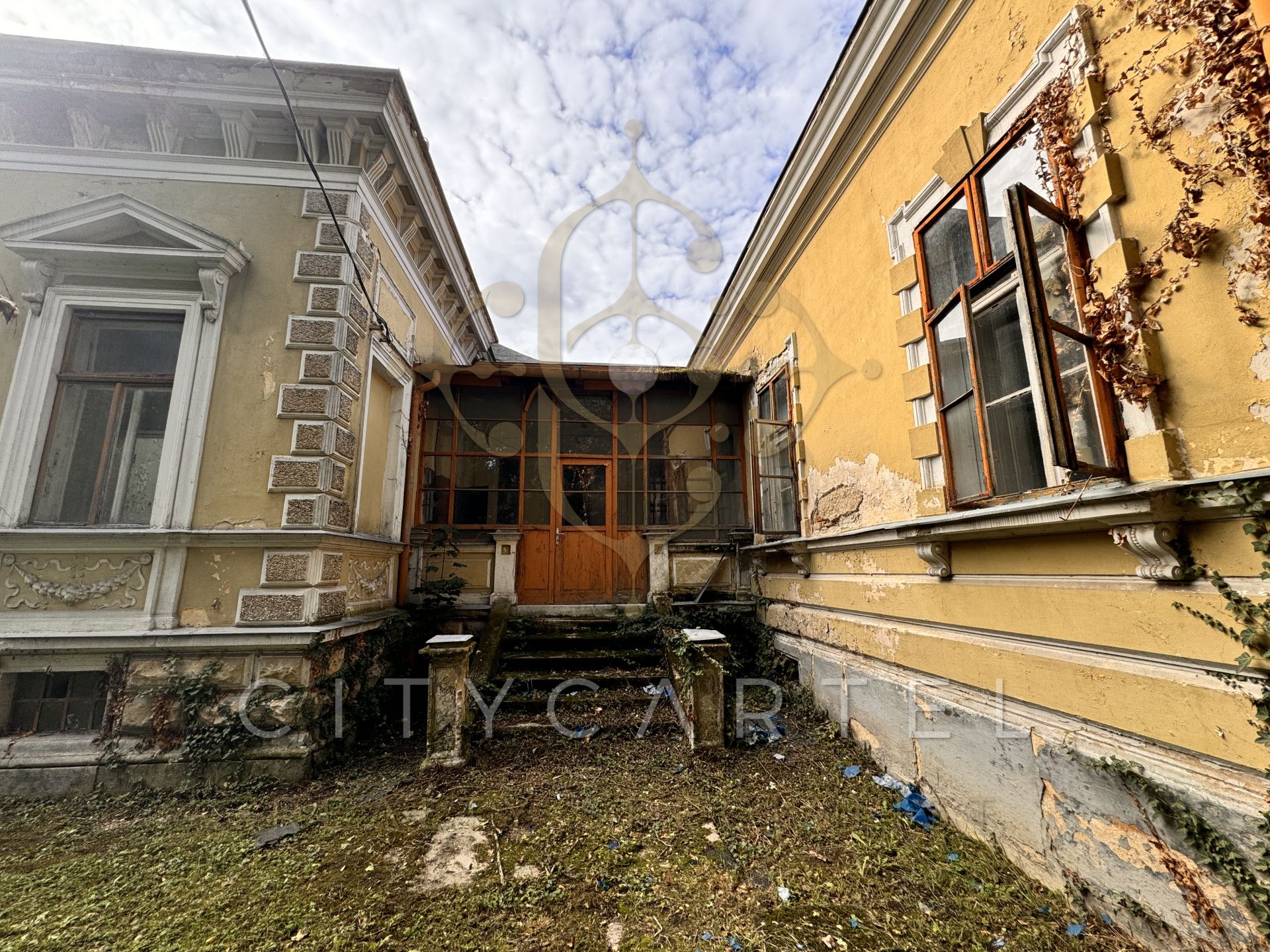 A fájl már létezik a célhelyen: import/kepek/vizjeles_5483457.jpg
For sale Villa, castle, mansion Csepreg  1200 m<sup>2</sup> 159 millió Ft