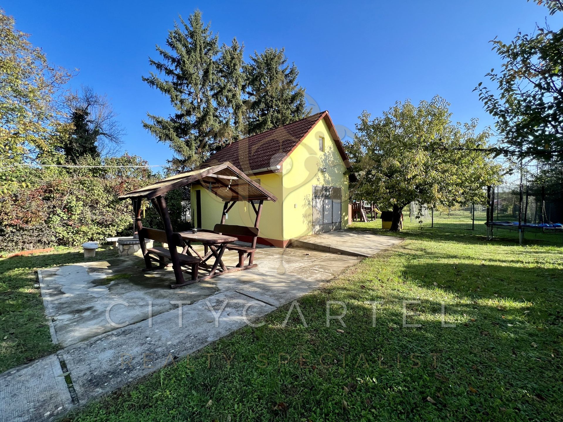 A fájl már létezik a célhelyen: import/kepek/vizjeles_5490230.jpg
Eladó Családi ház Balatonlelle  280 m<sup>2</sup> 179 millió Ft