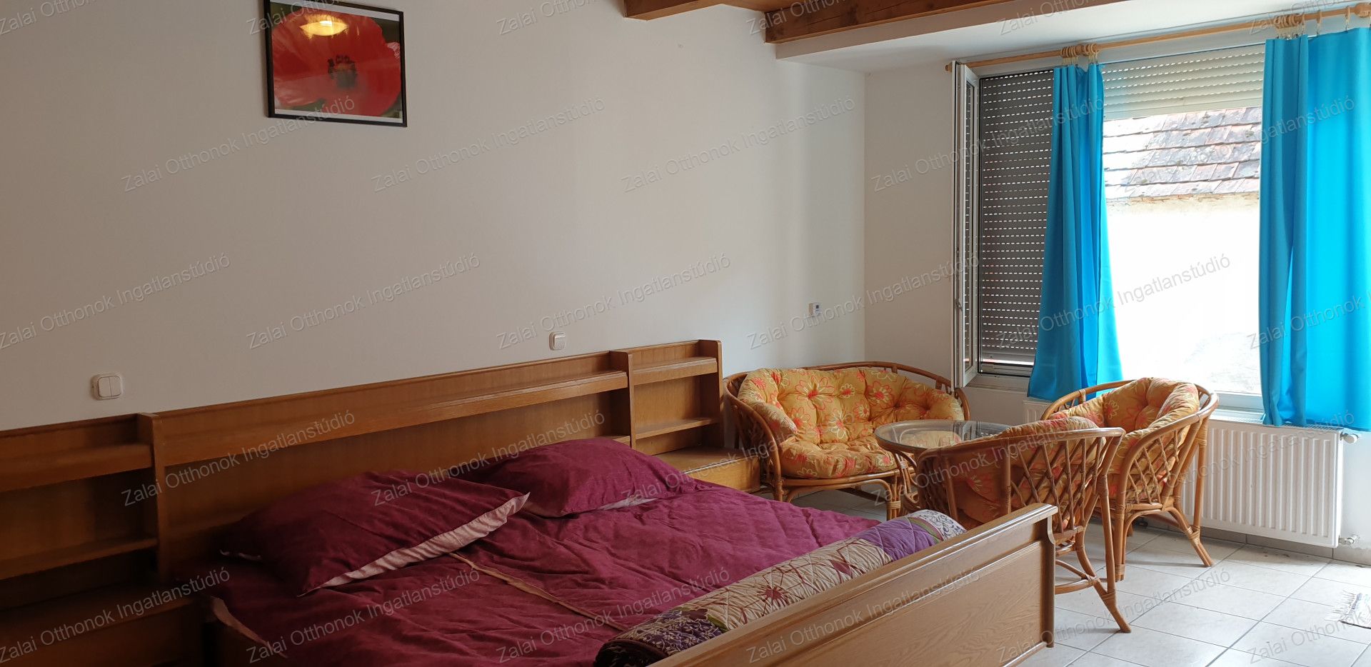 A fájl már létezik a célhelyen: import/kepek/vizjeles_5492792.jpg
For sale house Zalakaros  229 m<sup>2</sup> 89 millió Ft