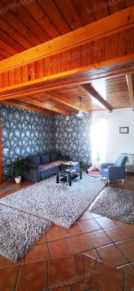 A fájl már létezik a célhelyen: import/kepek/vizjeles_5506118.jpg
Eladó Családi ház Jászfényszaru  107 m<sup>2</sup> 59.9 millió Ft
