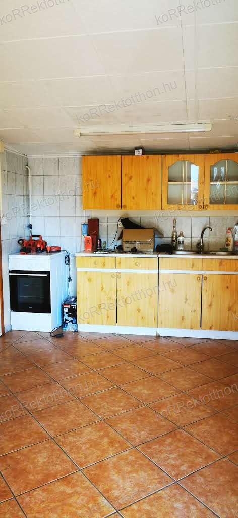 A fájl már létezik a célhelyen: import/kepek/vizjeles_5506119.jpg
Eladó Családi ház Jászfényszaru  107 m<sup>2</sup> 59.9 millió Ft