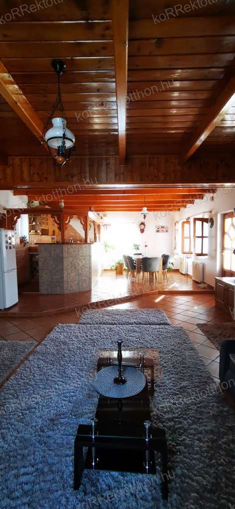 A fájl már létezik a célhelyen: import/kepek/vizjeles_5506121.jpg
Eladó Családi ház Jászfényszaru  107 m<sup>2</sup> 59.9 millió Ft