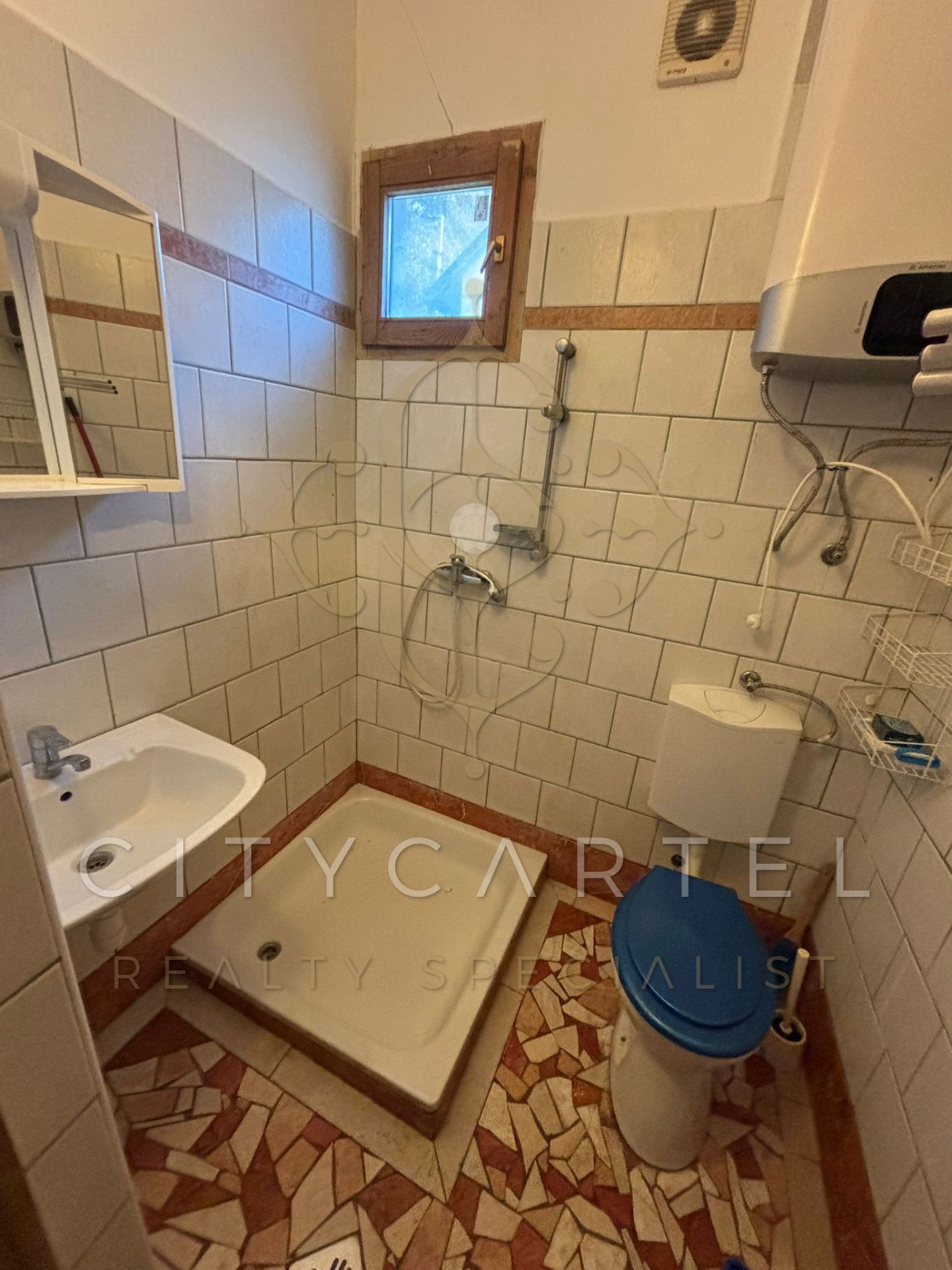 A fájl már létezik a célhelyen: import/kepek/vizjeles_5507795.jpg
Eladó Családi ház Balatonszemes  72 m<sup>2</sup> 40 millió Ft