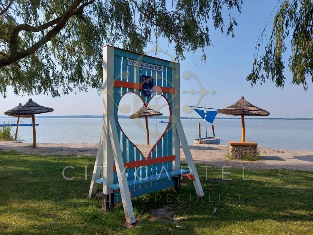 A fájl már létezik a célhelyen: import/kepek/vizjeles_5509260.jpg
For sale recreational home, summer house Vonyarcvashegy  80 m<sup>2</sup> 99.99 millió Ft