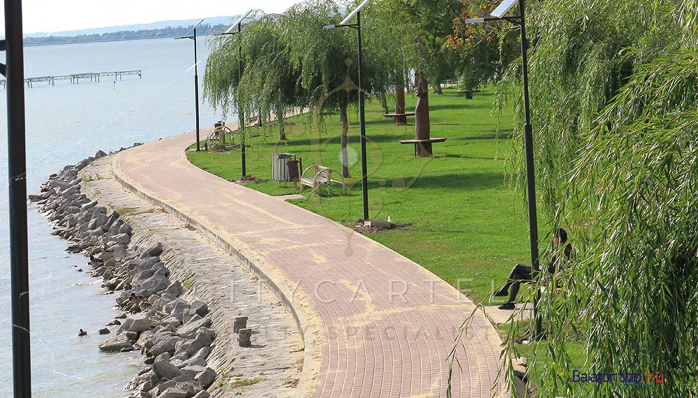 A fájl már létezik a célhelyen: import/kepek/vizjeles_5509261.jpg
For sale recreational home, summer house Vonyarcvashegy  80 m<sup>2</sup> 99.99 millió Ft