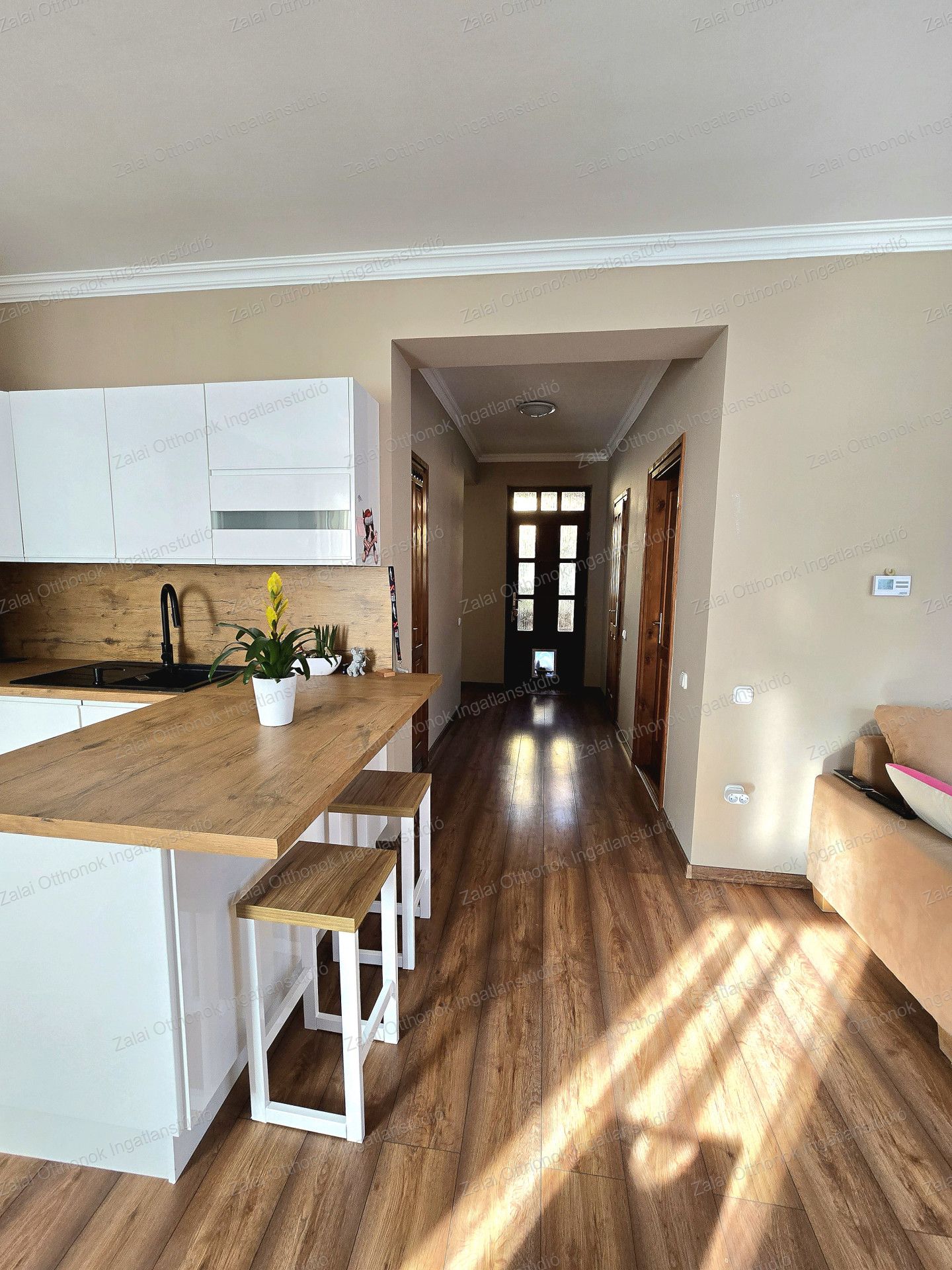 A fájl már létezik a célhelyen: import/kepek/vizjeles_5524720.jpg
For sale house Kehidakustány  248 m<sup>2</sup> 94.9 millió Ft