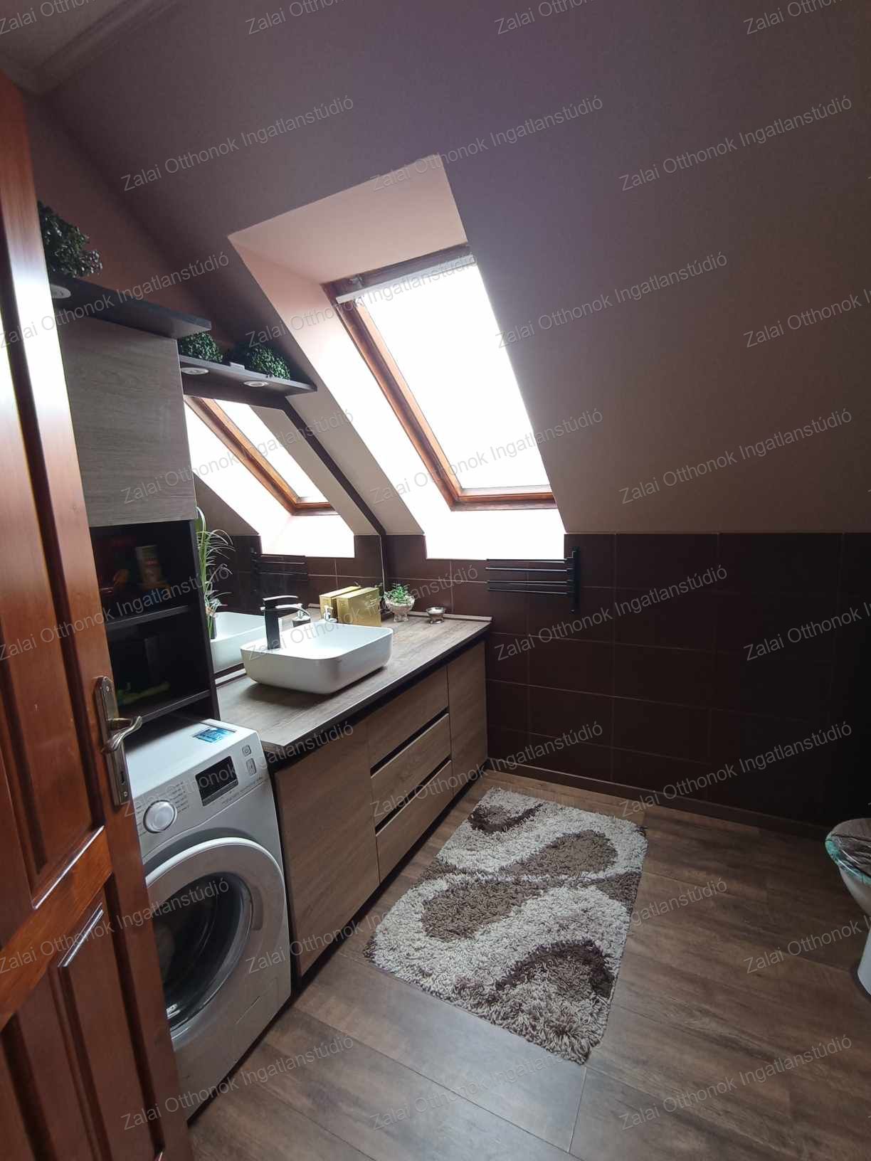 A fájl már létezik a célhelyen: import/kepek/vizjeles_5524732.jpg
For sale house Kehidakustány  248 m<sup>2</sup> 94.9 millió Ft