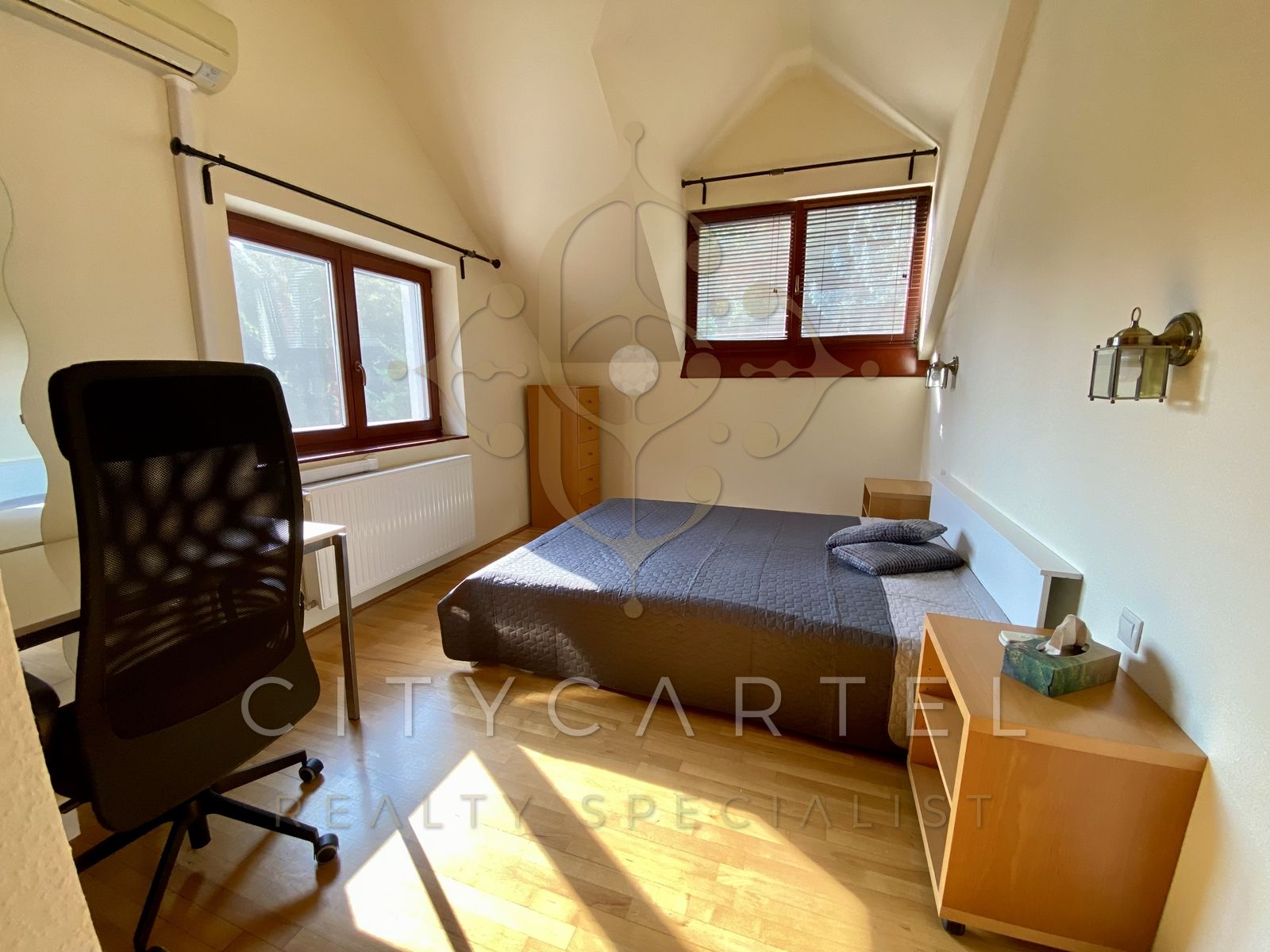 A fájl már létezik a célhelyen: import/kepek/vizjeles_5525555.jpg
For sale flat Budapest, XII. kerület  170 m<sup>2</sup> 1800 EUR