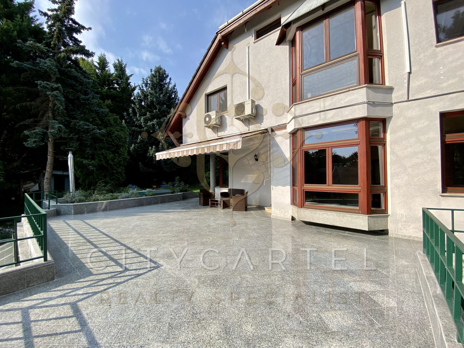 A fájl már létezik a célhelyen: import/kepek/vizjeles_5525558.jpg
For sale flat Budapest, XII. kerület  170 m<sup>2</sup> 1800 EUR