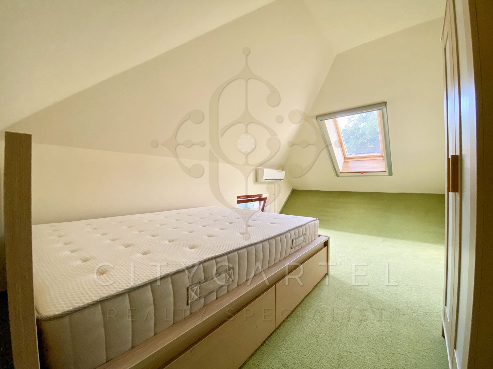 A fájl már létezik a célhelyen: import/kepek/vizjeles_5525559.jpg
For sale flat Budapest, XII. kerület  170 m<sup>2</sup> 1800 EUR