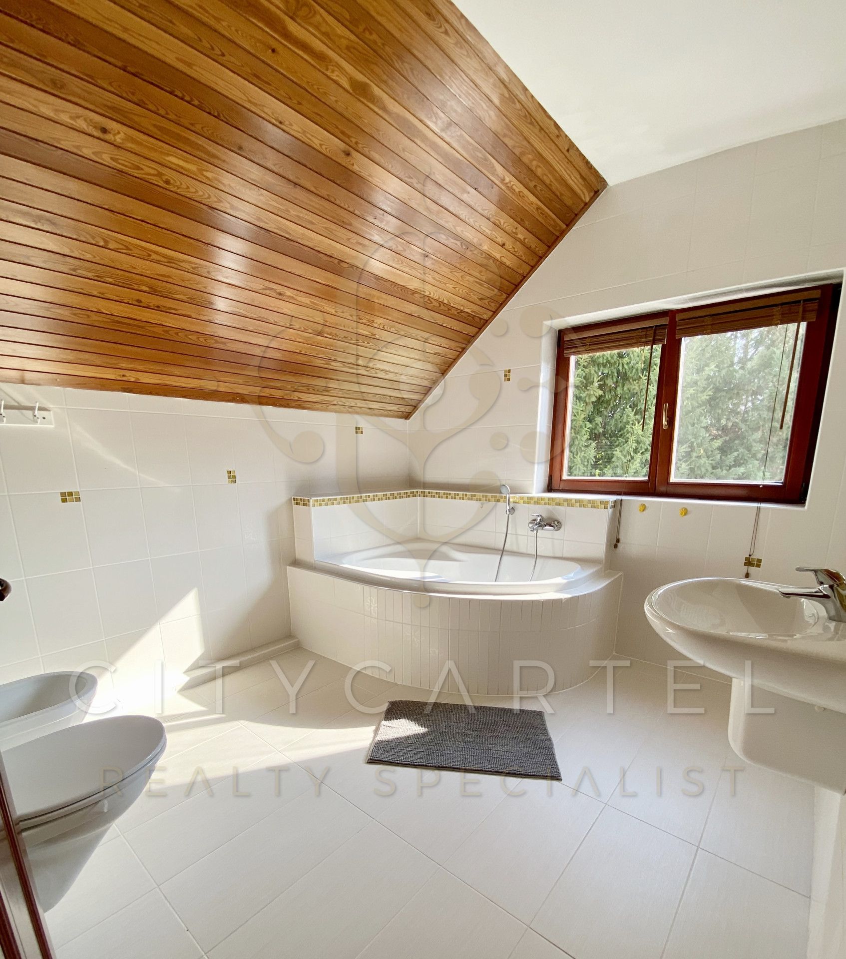 A fájl már létezik a célhelyen: import/kepek/vizjeles_5525567.jpg
For sale flat Budapest, XII. kerület  170 m<sup>2</sup> 1800 EUR