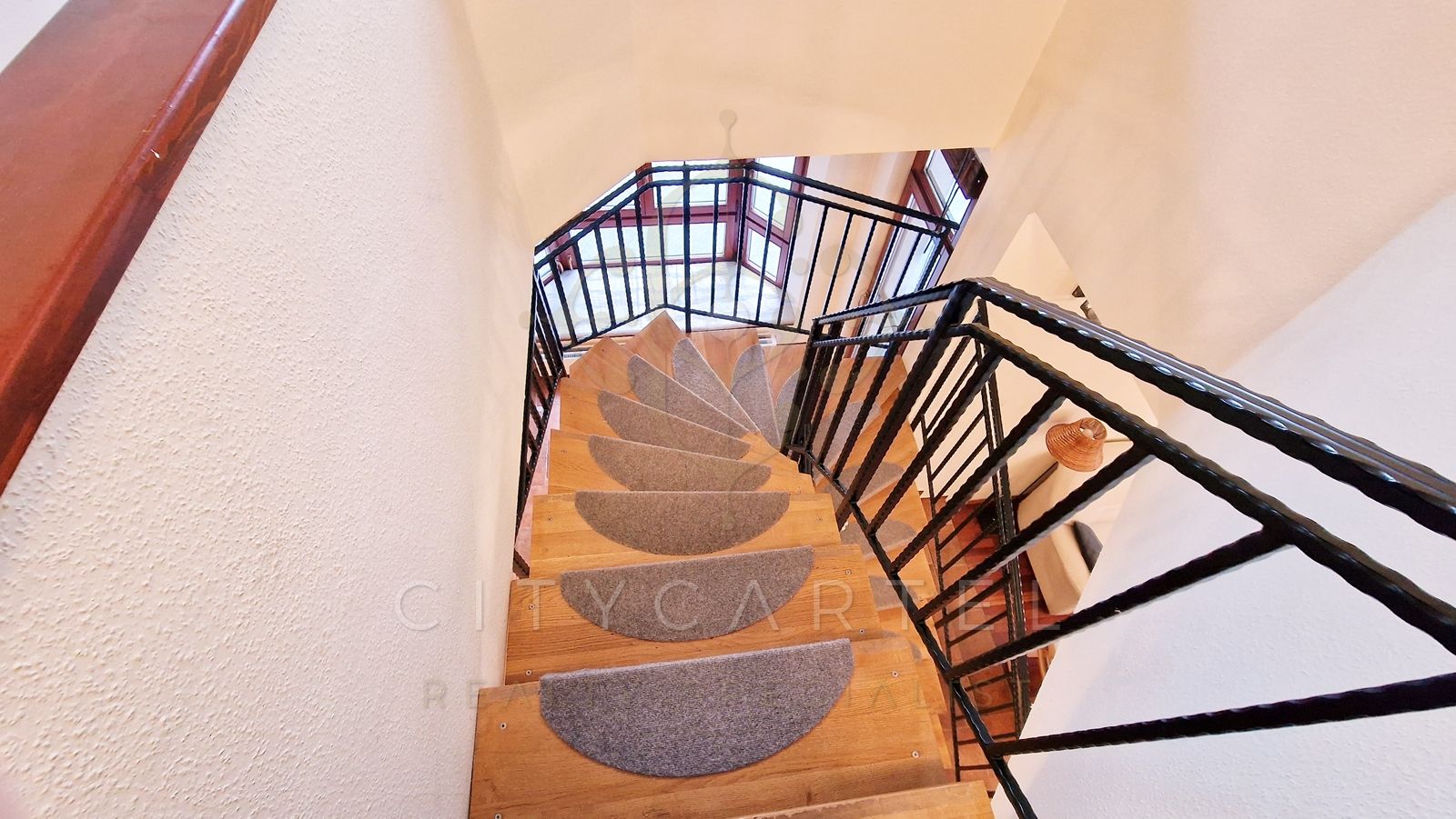 A fájl már létezik a célhelyen: import/kepek/vizjeles_5525570.jpg
For sale flat Budapest, XII. kerület  170 m<sup>2</sup> 1800 EUR