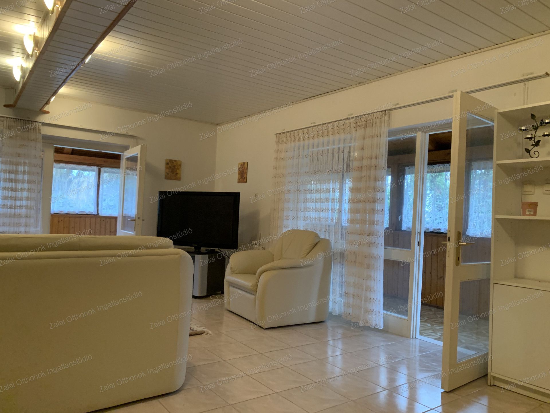 A fájl már létezik a célhelyen: import/kepek/vizjeles_5558801.jpg
For sale recreational home, summer house Balatonfenyves  350 m<sup>2</sup> 389.9 millió Ft