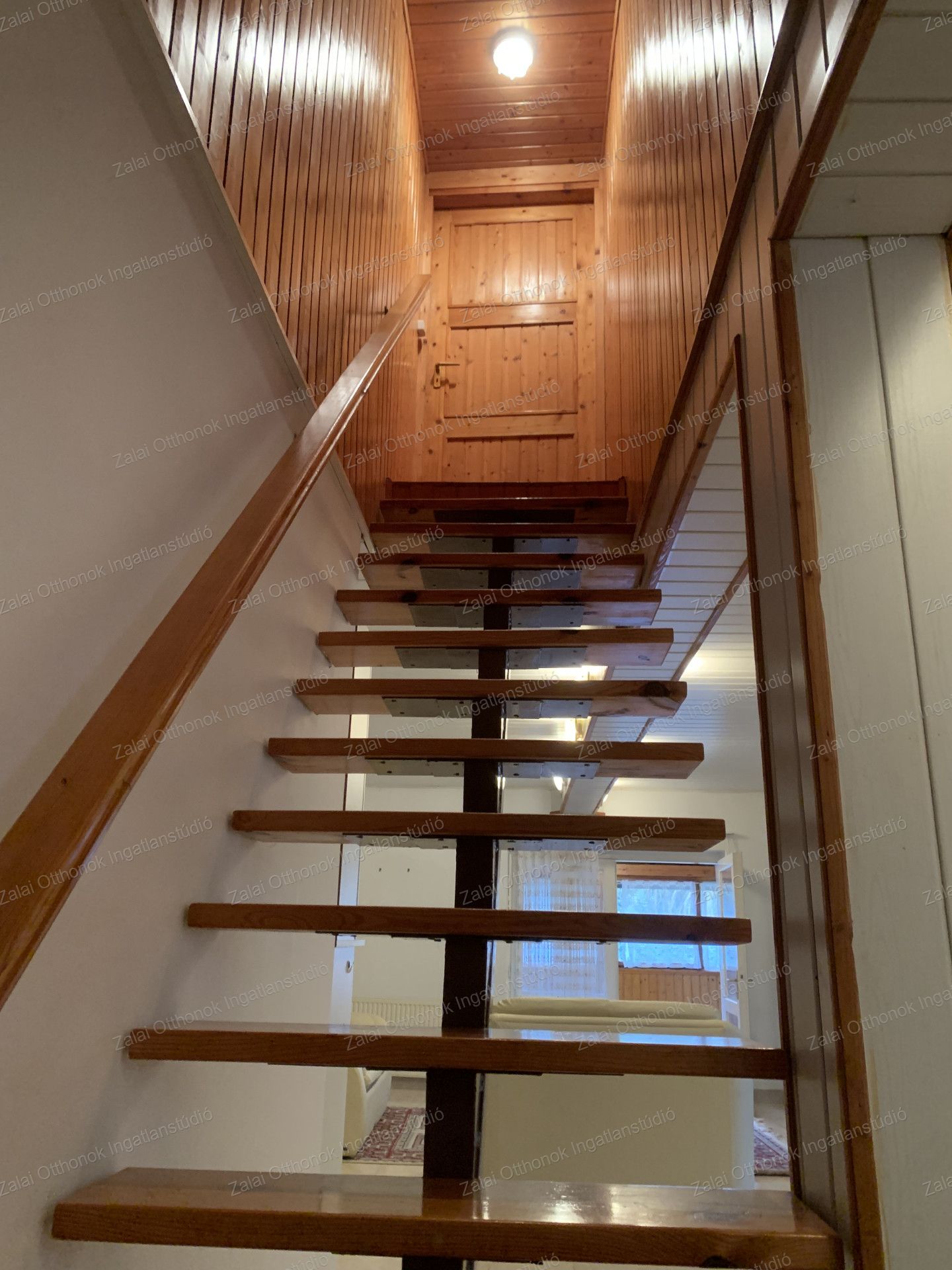 A fájl már létezik a célhelyen: import/kepek/vizjeles_5558802.jpg
For sale recreational home, summer house Balatonfenyves  350 m<sup>2</sup> 389.9 millió Ft