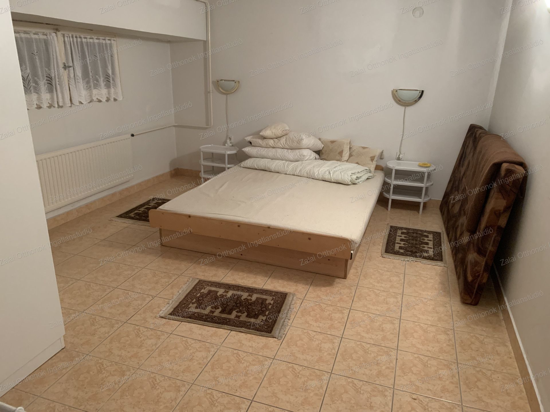 A fájl már létezik a célhelyen: import/kepek/vizjeles_5558806.jpg
For sale recreational home, summer house Balatonfenyves  350 m<sup>2</sup> 389.9 millió Ft