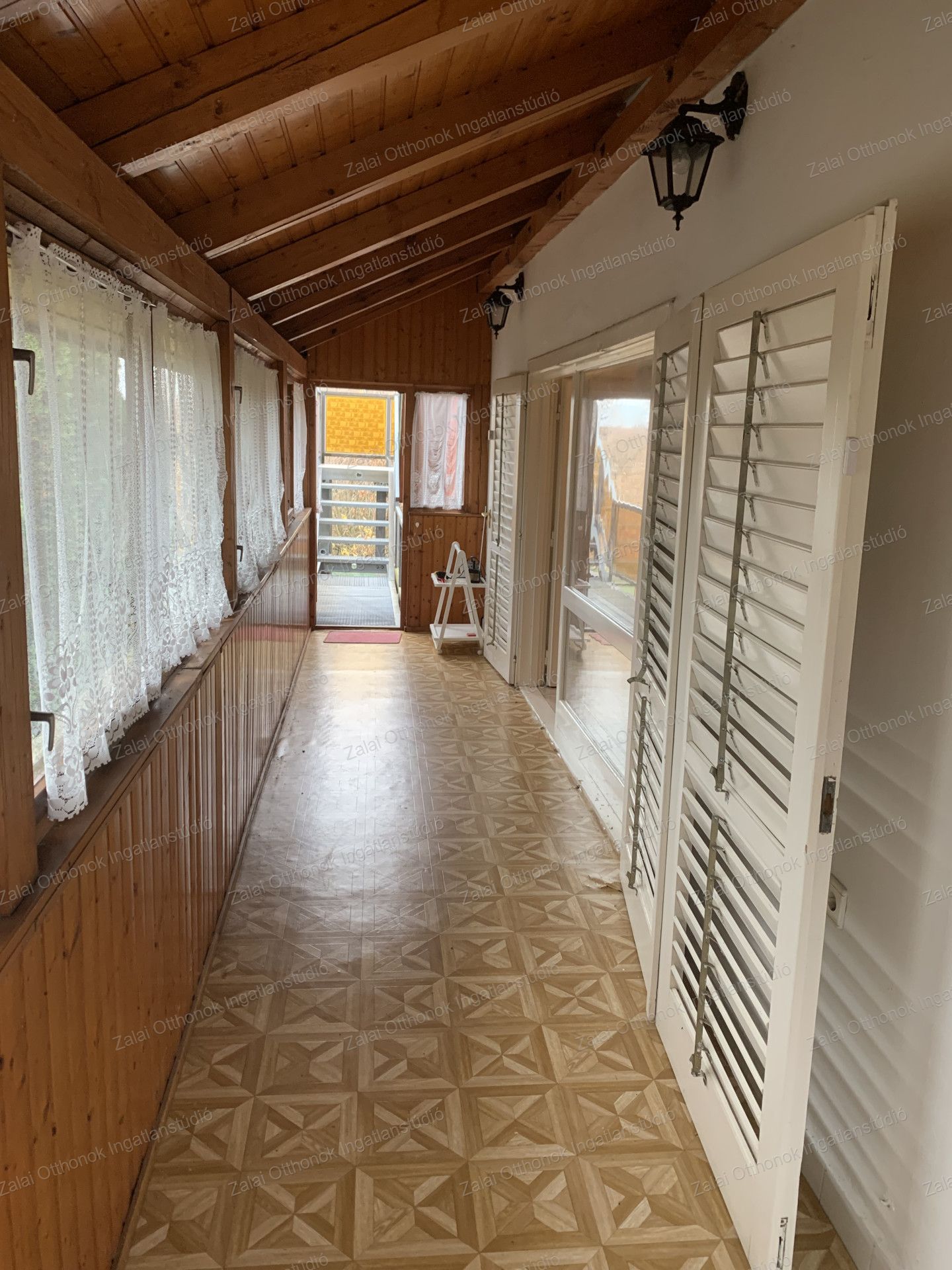 A fájl már létezik a célhelyen: import/kepek/vizjeles_5558809.jpg
For sale recreational home, summer house Balatonfenyves  350 m<sup>2</sup> 389.9 millió Ft