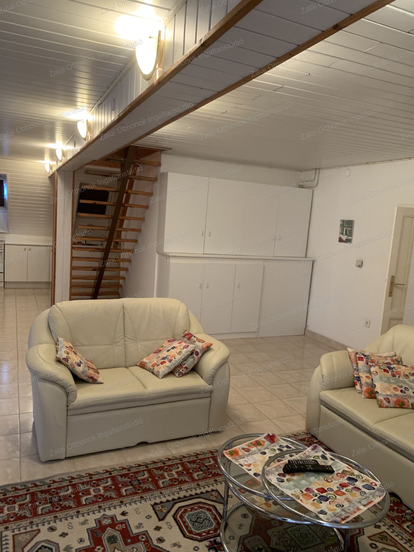 A fájl már létezik a célhelyen: import/kepek/vizjeles_5563721.jpg
For sale house Balatonfenyves  350 m<sup>2</sup> 389.9 millió Ft