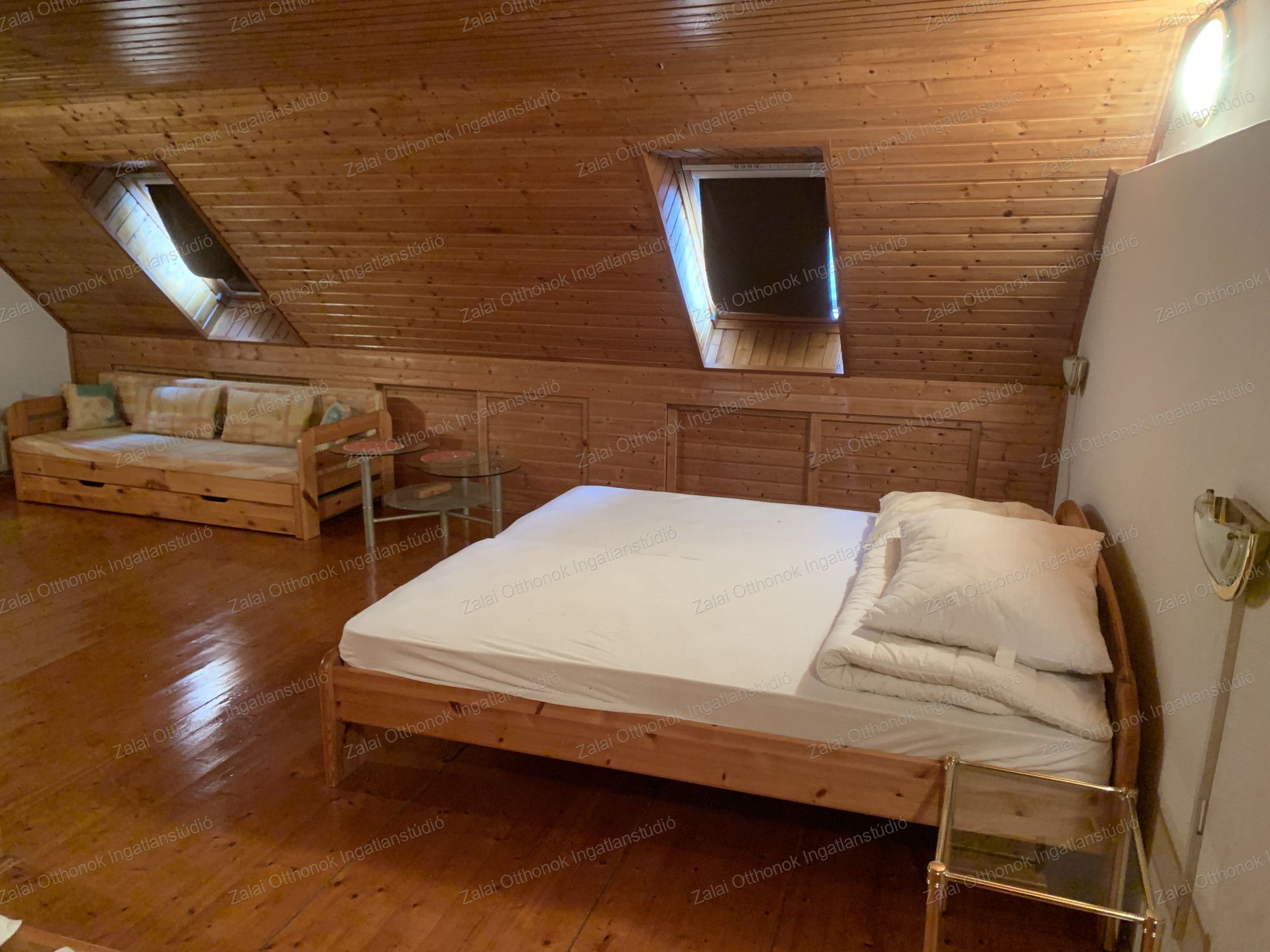 A fájl már létezik a célhelyen: import/kepek/vizjeles_5563725.jpg
For sale house Balatonfenyves  350 m<sup>2</sup> 389.9 millió Ft