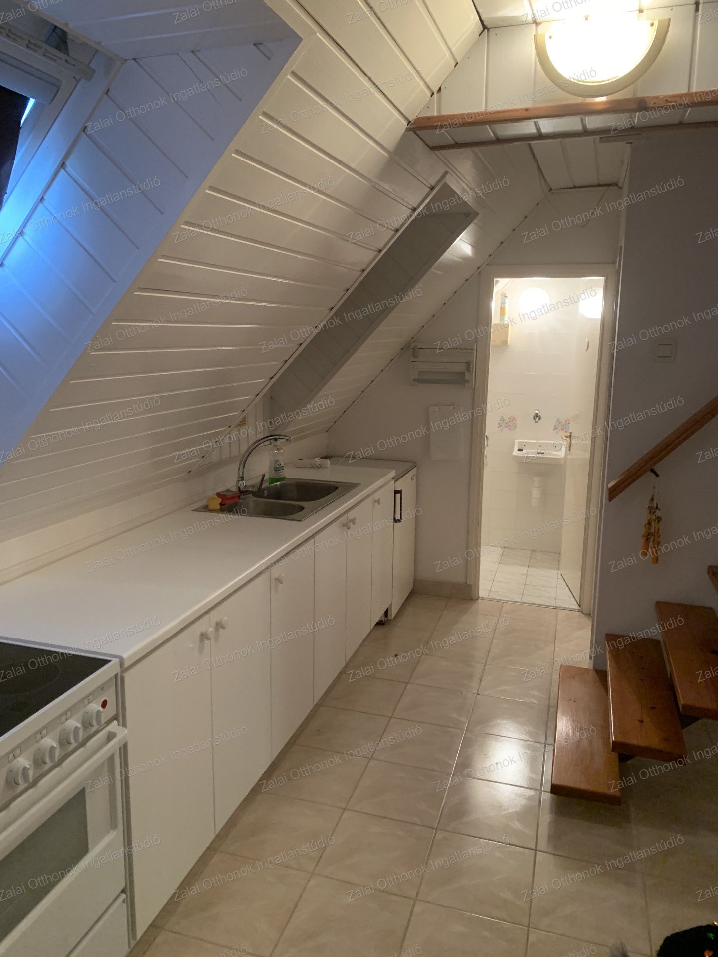 A fájl már létezik a célhelyen: import/kepek/vizjeles_5563729.jpg
For sale house Balatonfenyves  350 m<sup>2</sup> 389.9 millió Ft