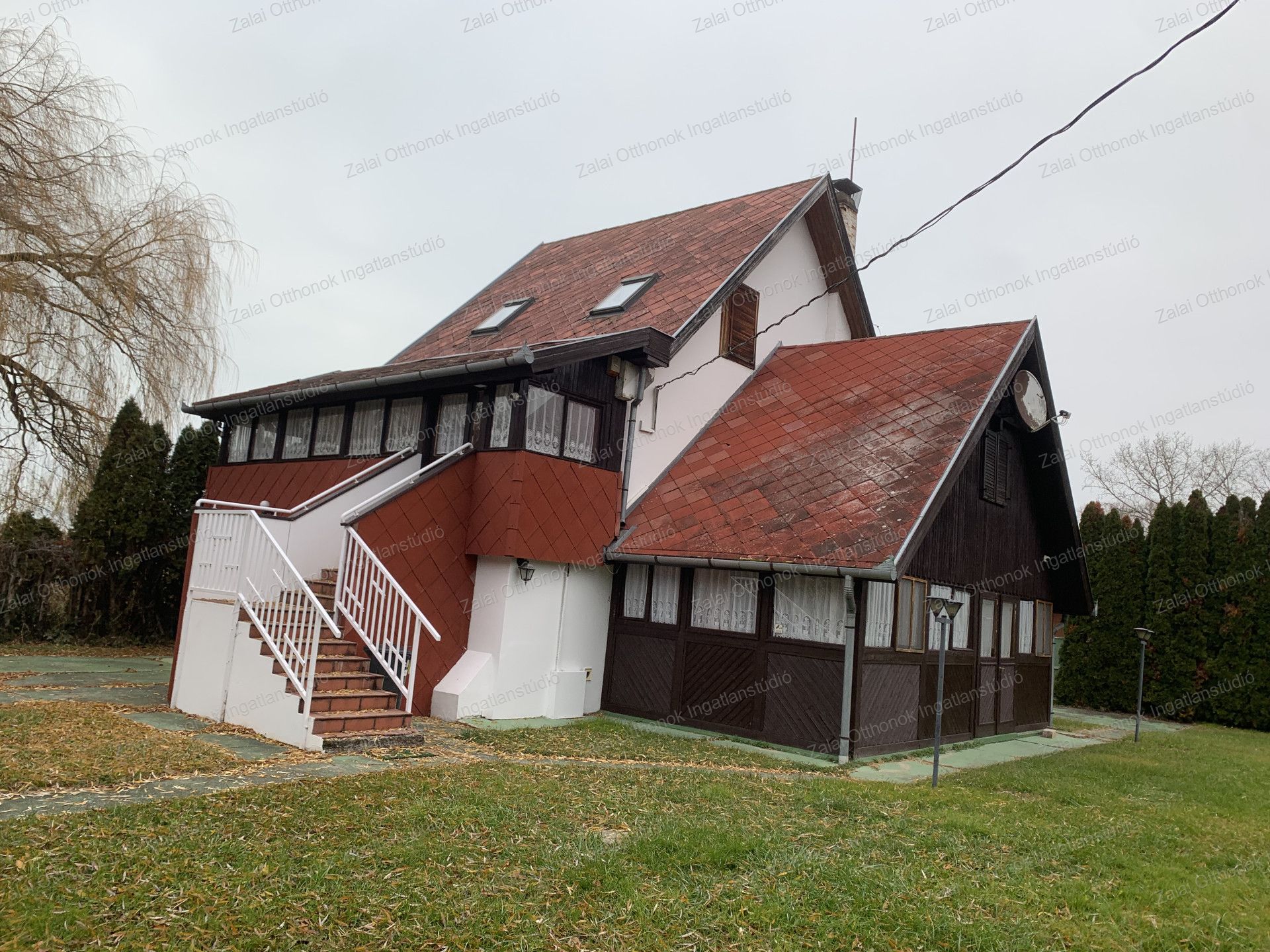 A fájl már létezik a célhelyen: import/kepek/vizjeles_5563734.jpg
For sale house Balatonfenyves  350 m<sup>2</sup> 389.9 millió Ft