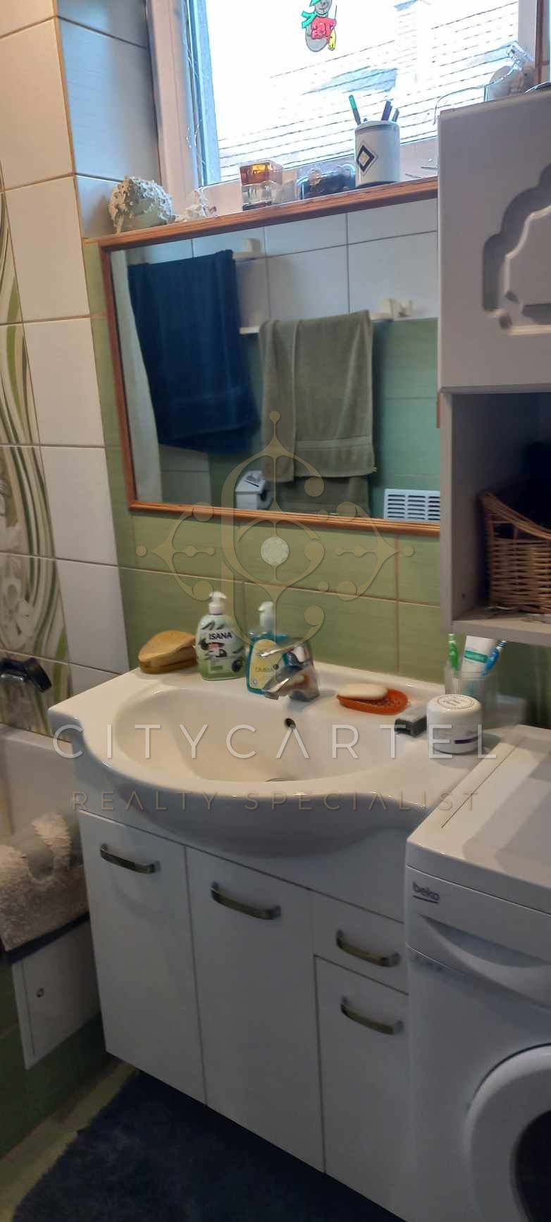 A fájl már létezik a célhelyen: import/kepek/vizjeles_5572379.jpg
Eladó Családi ház Siófok  140 m<sup>2</sup> 89.9 millió Ft