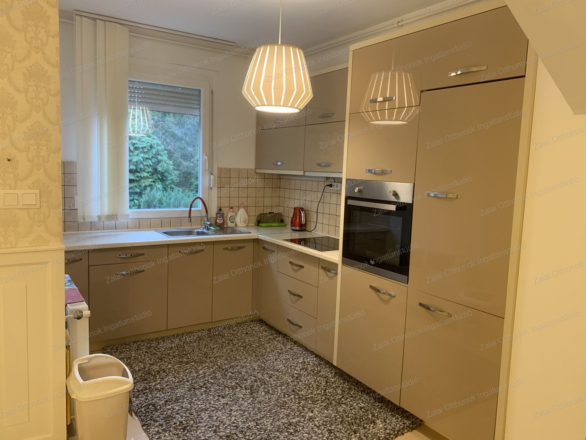 A fájl már létezik a célhelyen: import/kepek/vizjeles_5591214.jpg
For sale Terraced house Hévíz  195 m<sup>2</sup> 125 millió Ft