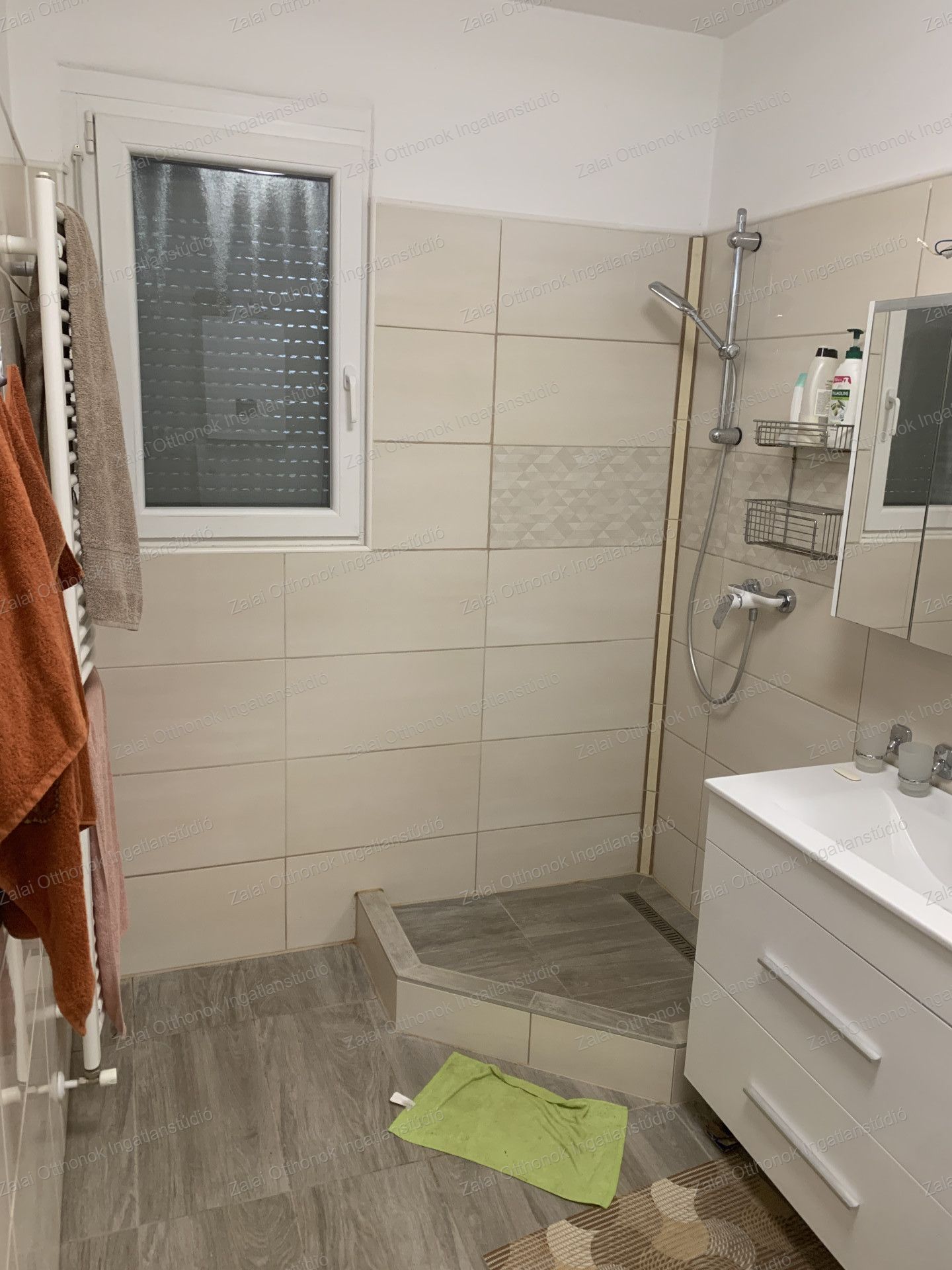 A fájl már létezik a célhelyen: import/kepek/vizjeles_5591235.jpg
For sale Terraced house Hévíz  195 m<sup>2</sup> 125 millió Ft