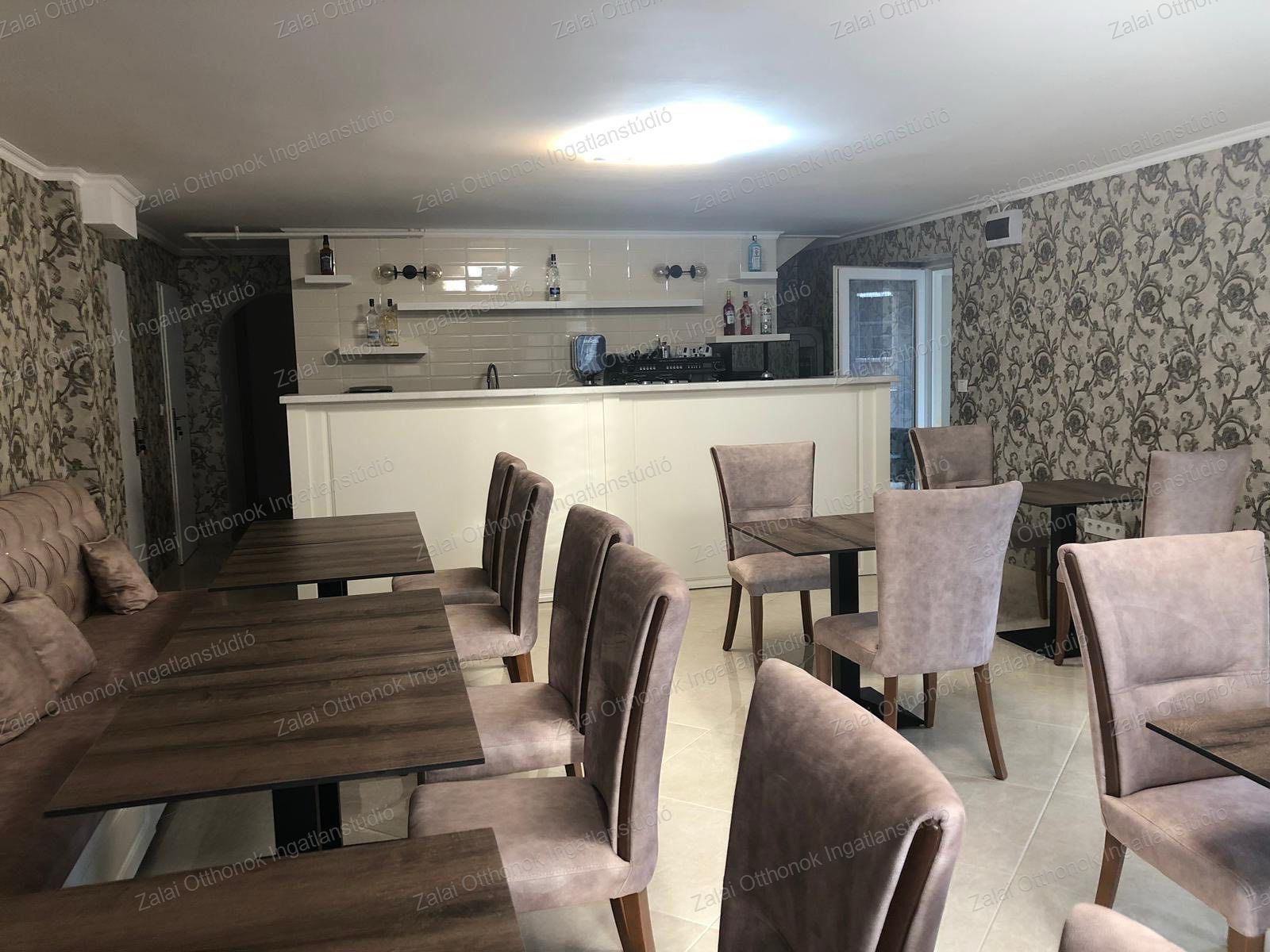 A fájl már létezik a célhelyen: import/kepek/vizjeles_5591514.jpg
For sale Hotel, guesthouse Hévíz  680 m<sup>2</sup> 690 millió Ft