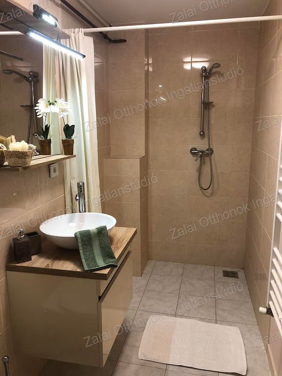 A fájl már létezik a célhelyen: import/kepek/vizjeles_5591527.jpg
For sale Hotel, guesthouse Hévíz  680 m<sup>2</sup> 690 millió Ft