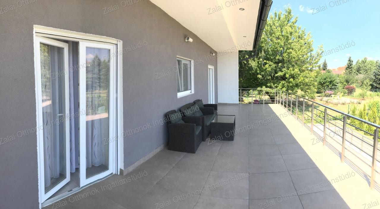 A fájl már létezik a célhelyen: import/kepek/vizjeles_5591528.jpg
For sale Hotel, guesthouse Hévíz  680 m<sup>2</sup> 690 millió Ft